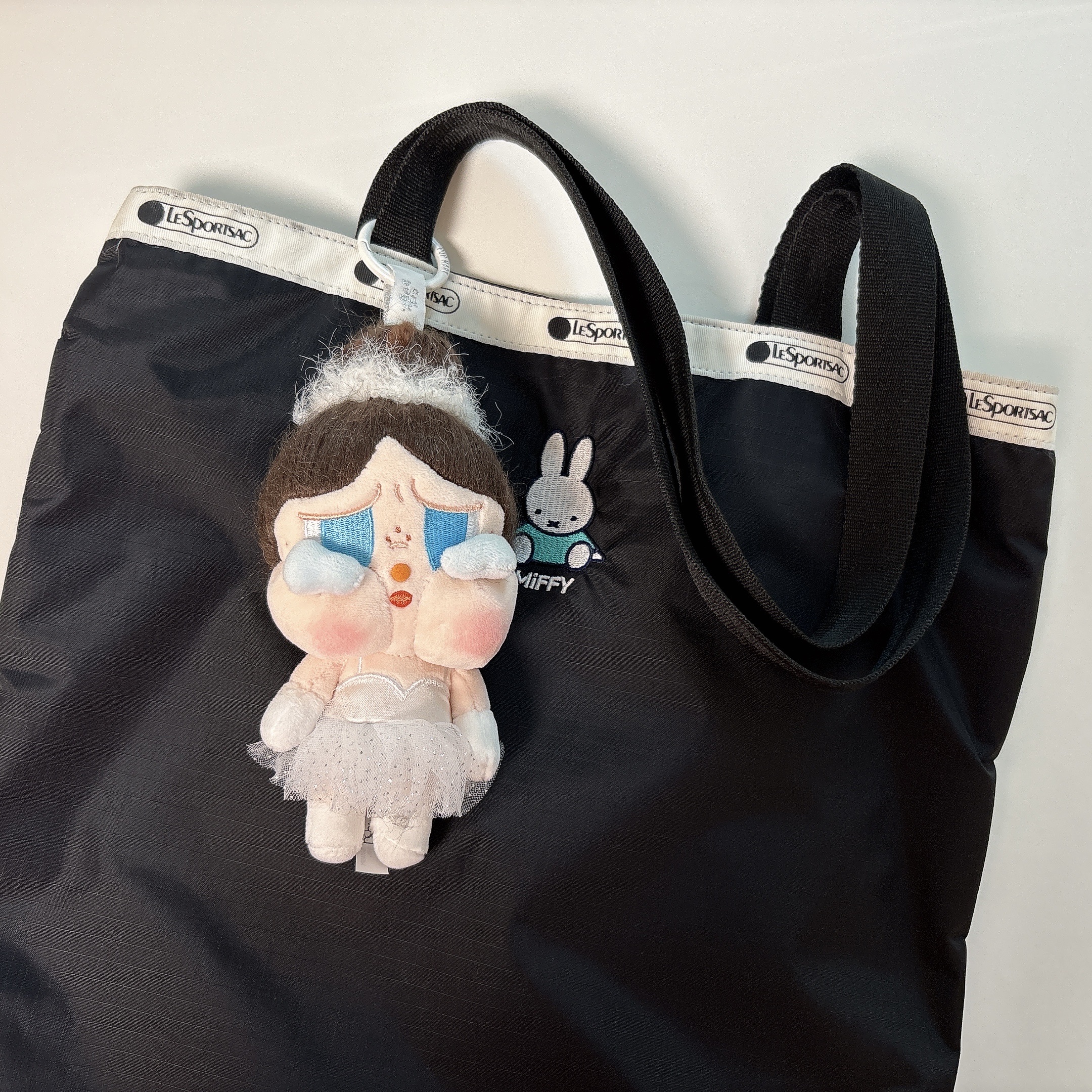 Pop Mart Crybaby Shiny Shiny Series Plush Pedant Blister Pack 착용 스타일