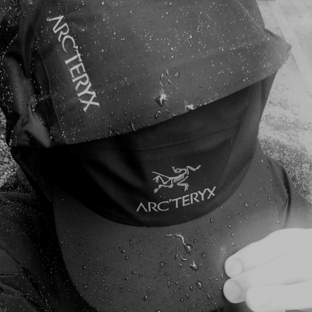 Arc'teryx Beta LT Jacket Black, Arc'teryx Gore 5 Panel Cap Black 착용 스타일 - 4