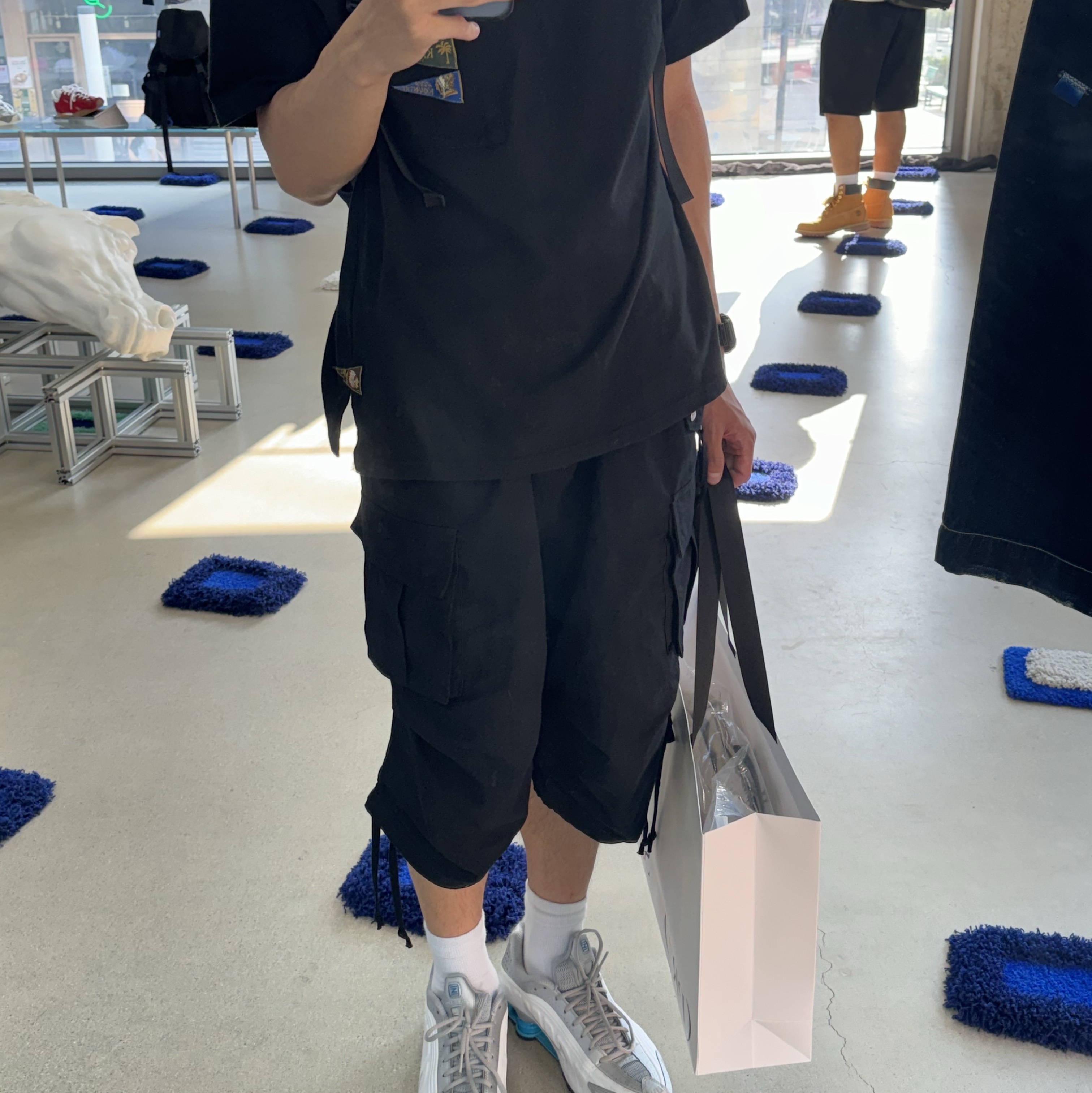 Nike Shox R4 Metallic Silver White, Kapital 20 Jersey Pennant T-Shirt 3 Flags Black 착용 스타일 - 1