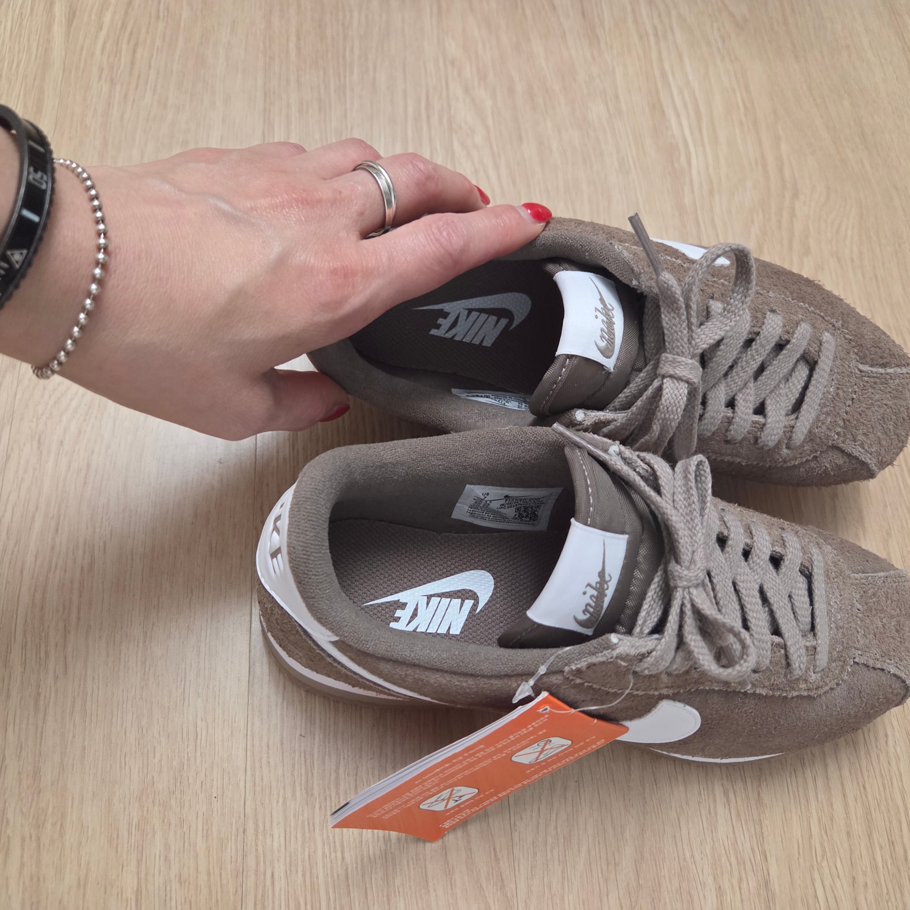 (W) Nike Cortez Vintage Mink Brown Gum Medium Brown 착용 스타일 - 1