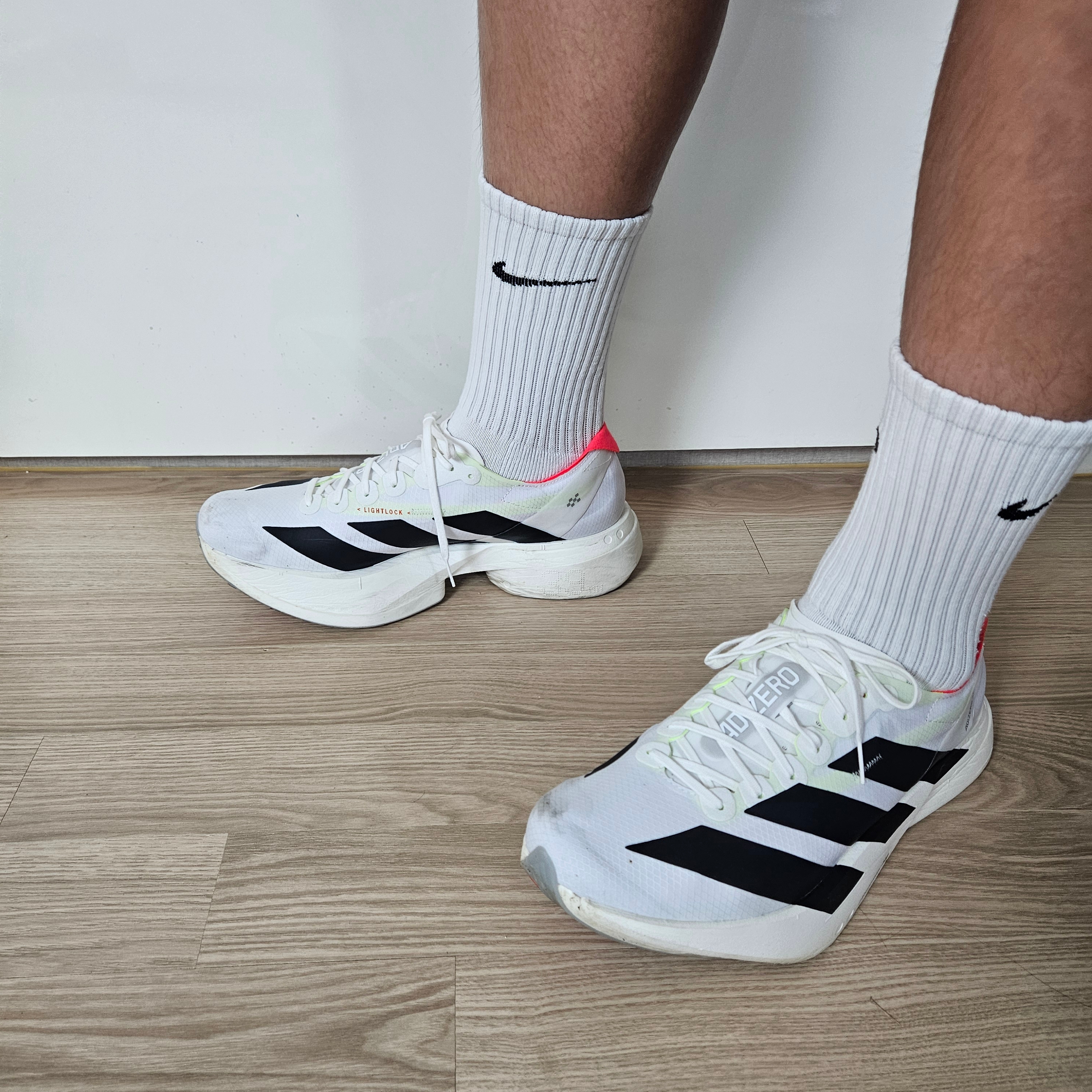 Adidas Adizero Adios Pro 4 Cloud White Core Black 착용 스타일