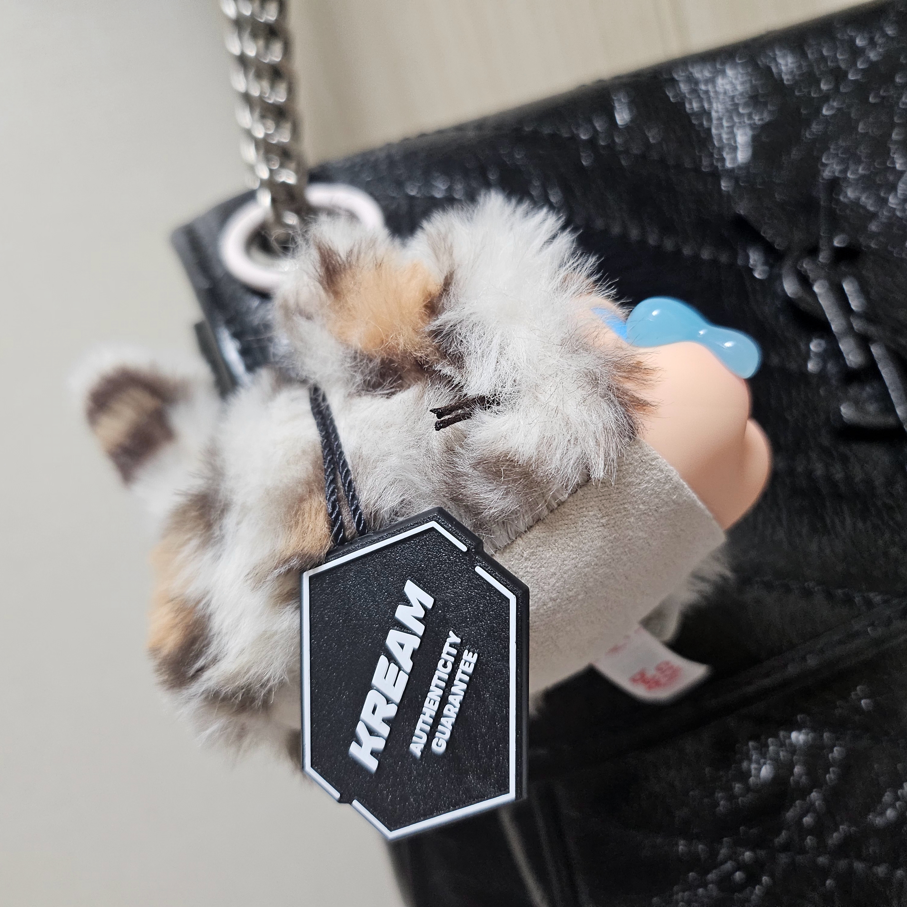 Pop Mart Crybaby Wild But Cutie Series Vinyl Plush Pendant Vintage Cutie (Opened Case) 착용 스타일 - 3