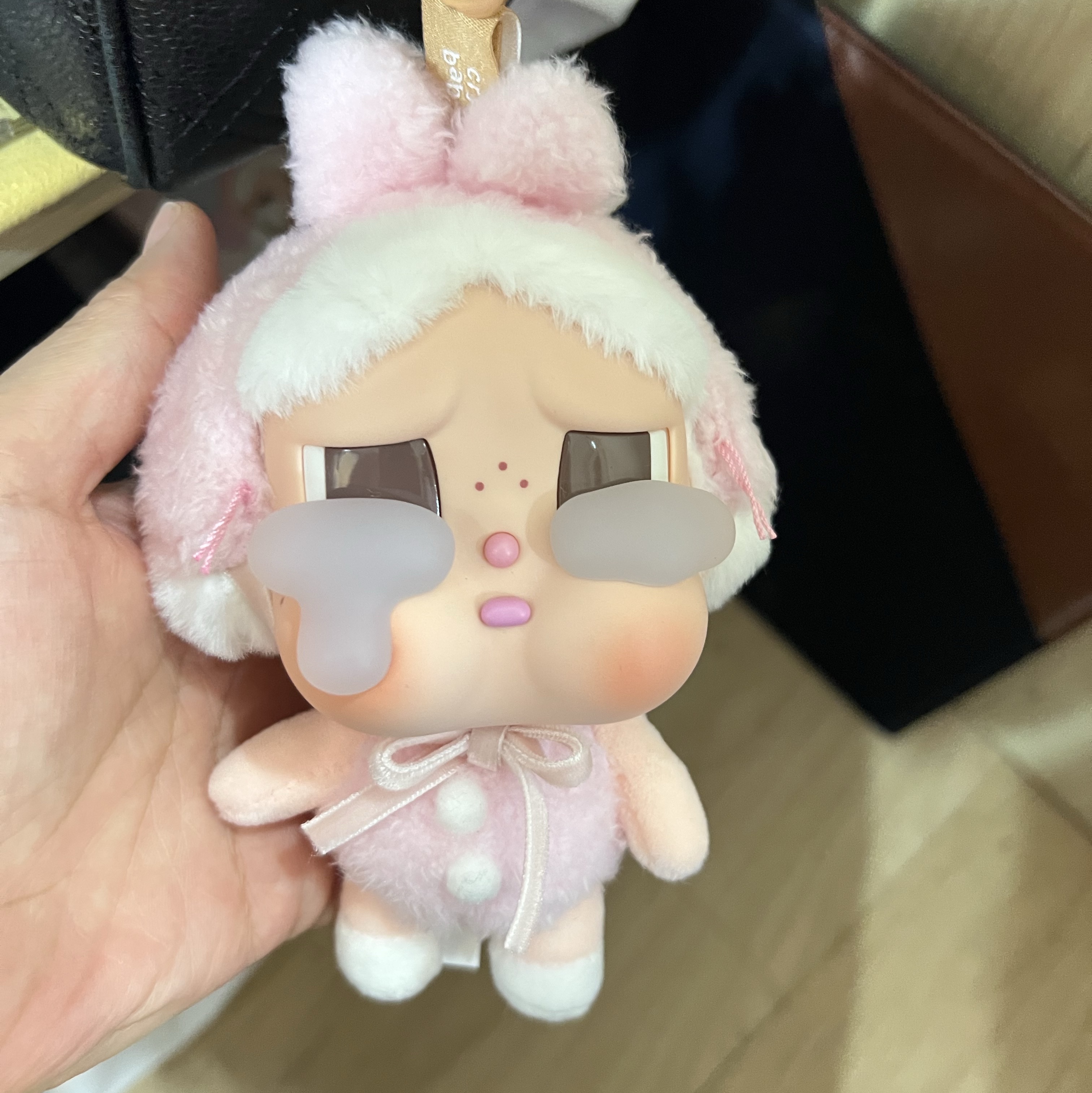 Pop Mart Crybaby Crying Again Series Plush Keyring Sealed Case (1 Blind Box) 착용 스타일
