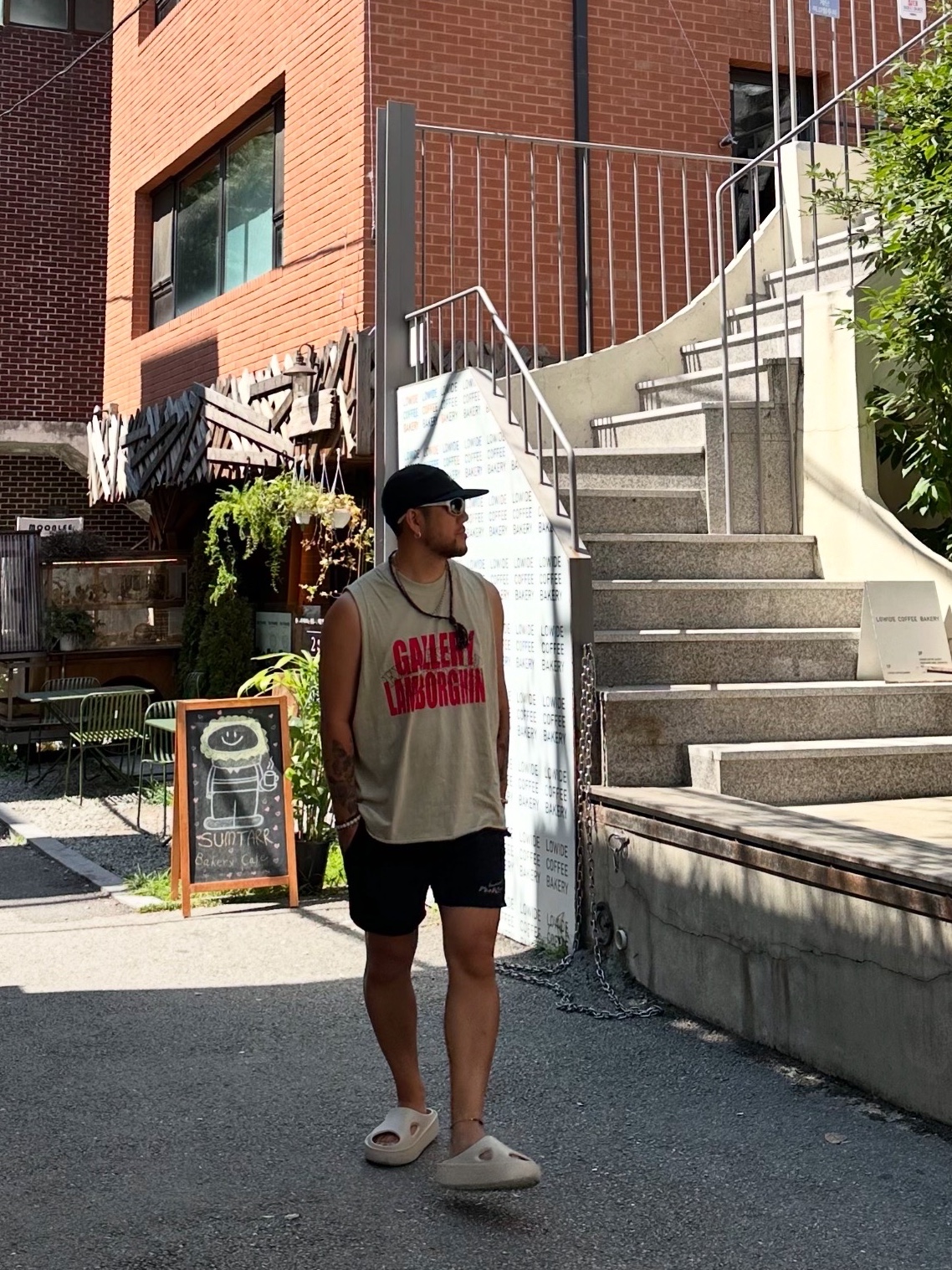 Arc'teryx Gamma 5 Panel Cap Black Arctic Silk, Axel Arigato Magma Sandal Black 착용 스타일 - 2