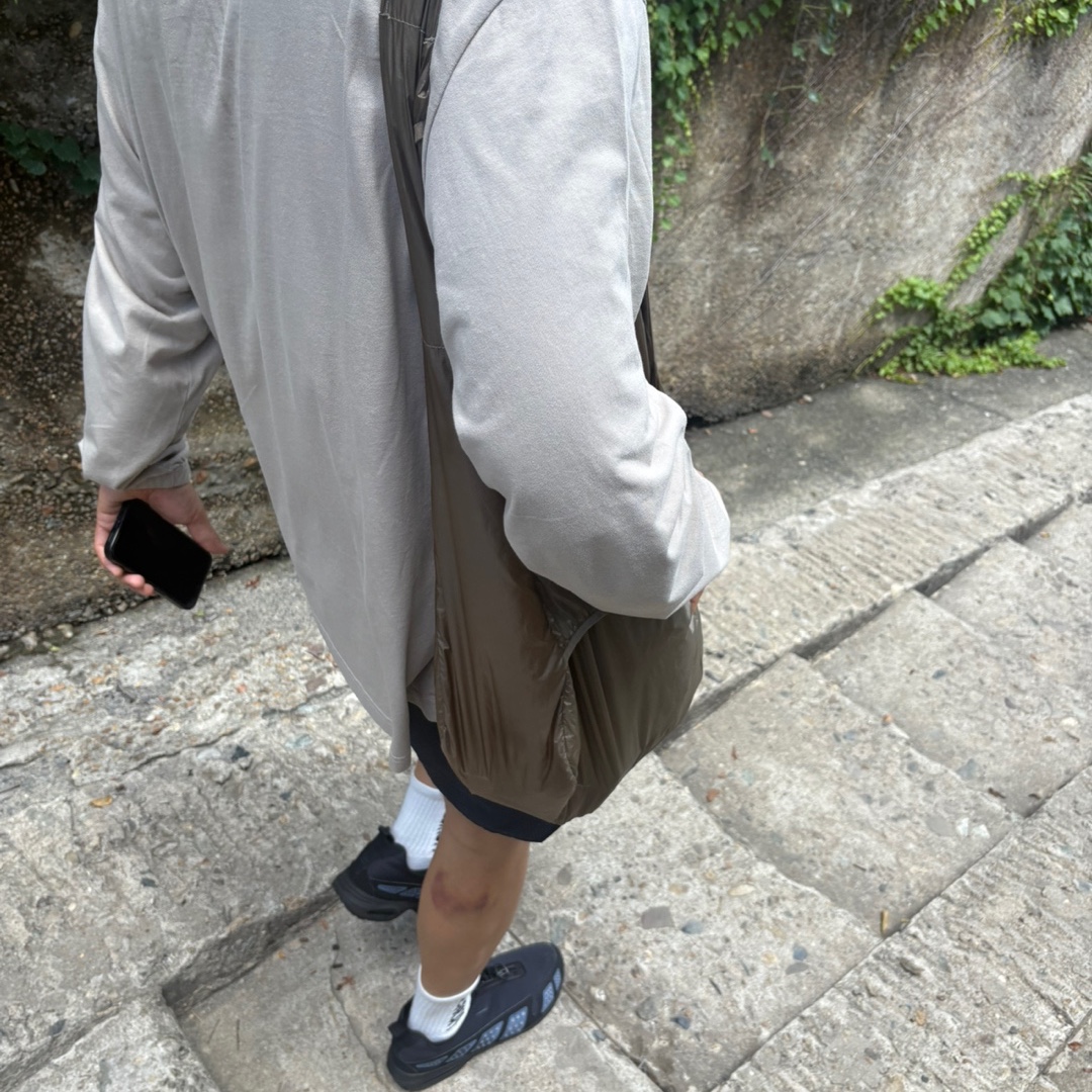 Roa Logo Long Sleeve Light Grey, ROA Packable Knot Bag Taupe - 25SS 착용 스타일 - 2