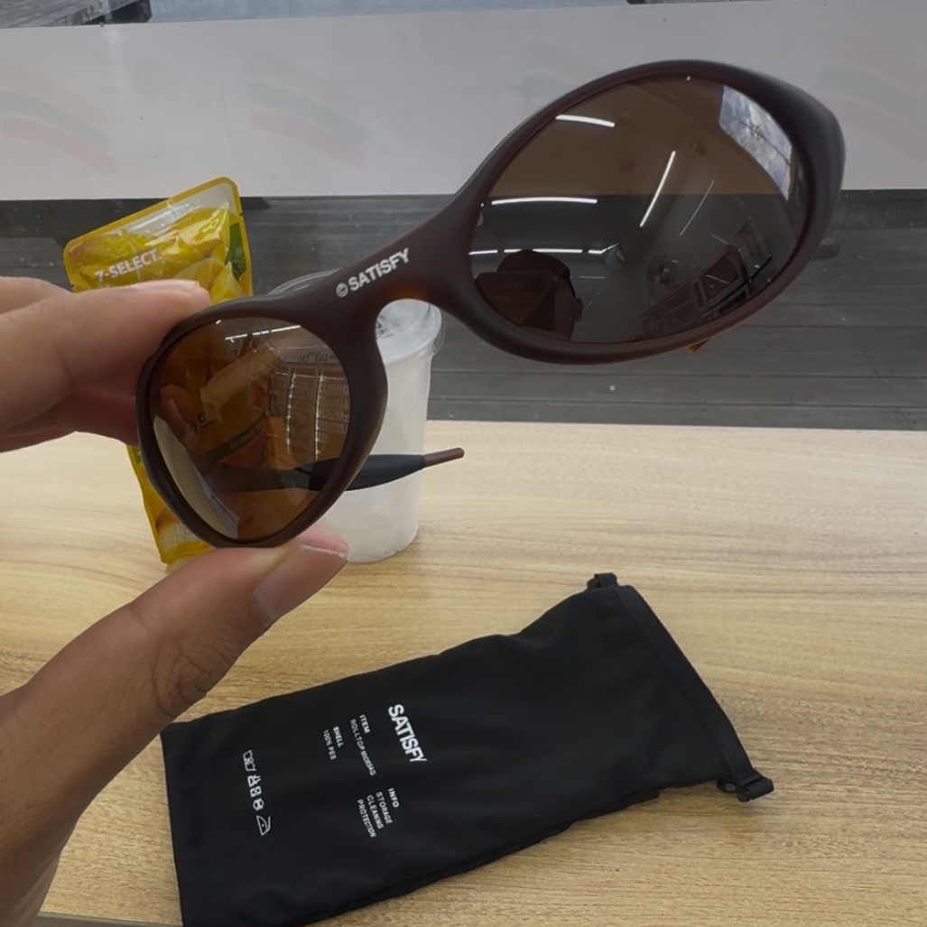 Oakley x Satisfy Eye Jacket Dune 착용 스타일