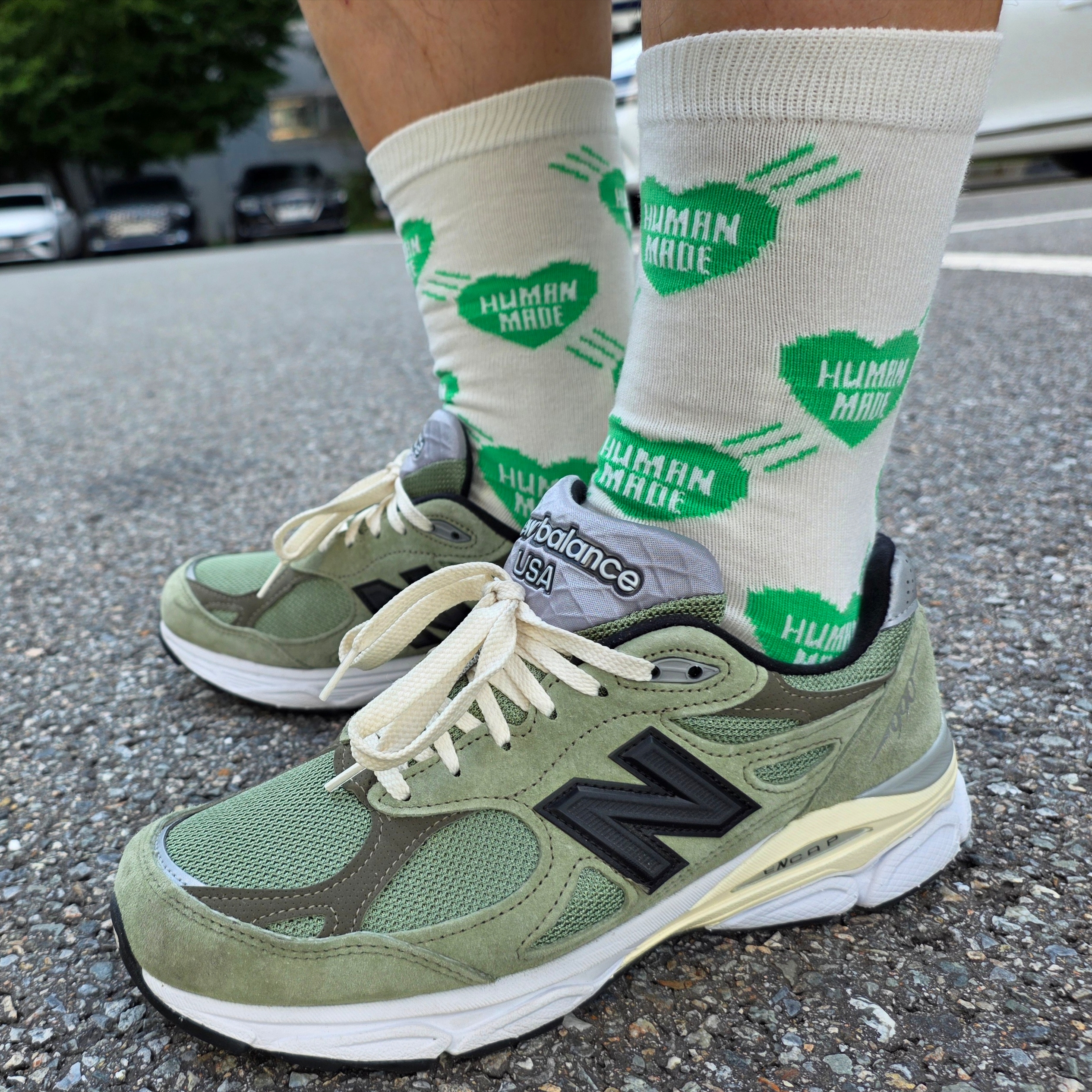 New Balance x JJJJound 990v3 Olive, Human Made Heart Socks Green 착용 스타일 - 1