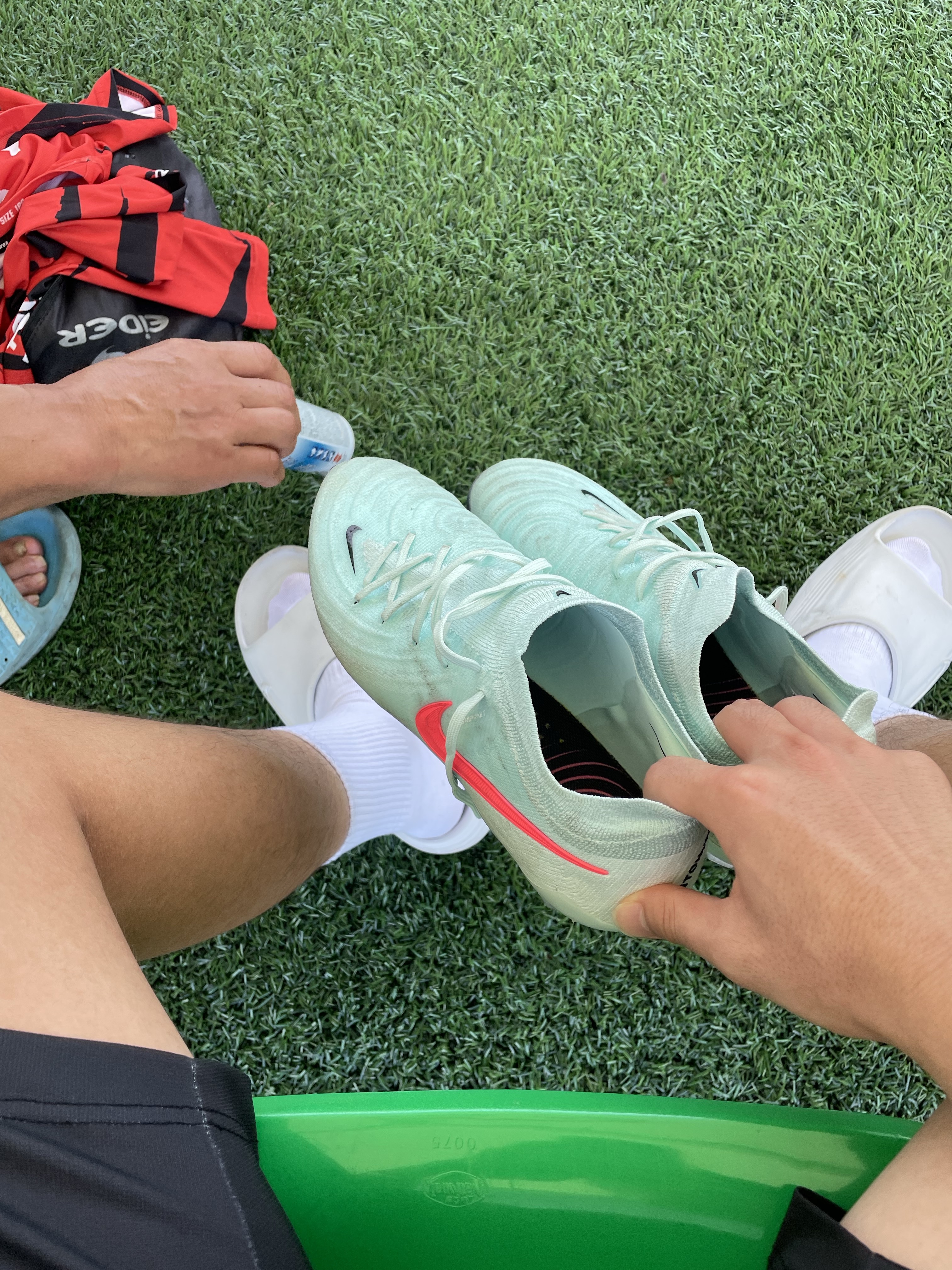 Nike Phantom GX 2 Elite FG Mint Atomic Red 착용 스타일 - 1