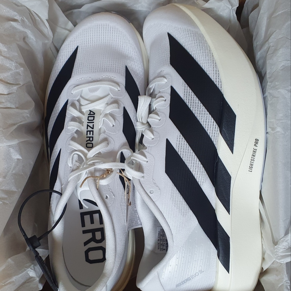 Adidas Adizero EVO SL Cloud White Core Black 착용 스타일