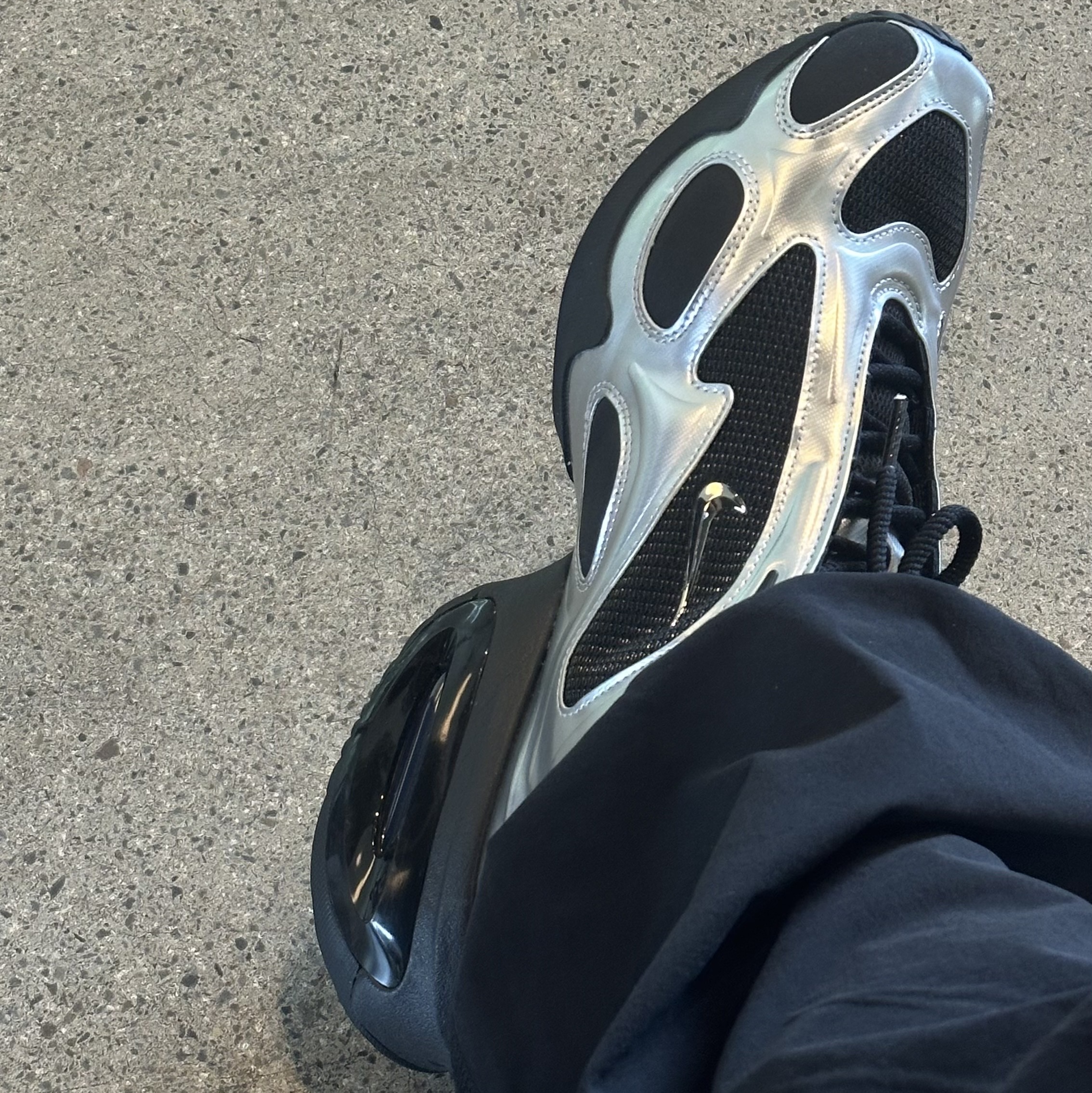 (W) Nike Air Max Muse Black and Metallic Silver, Nike Tech Woven Open Hem Pants Black - Asia 착용 스타일