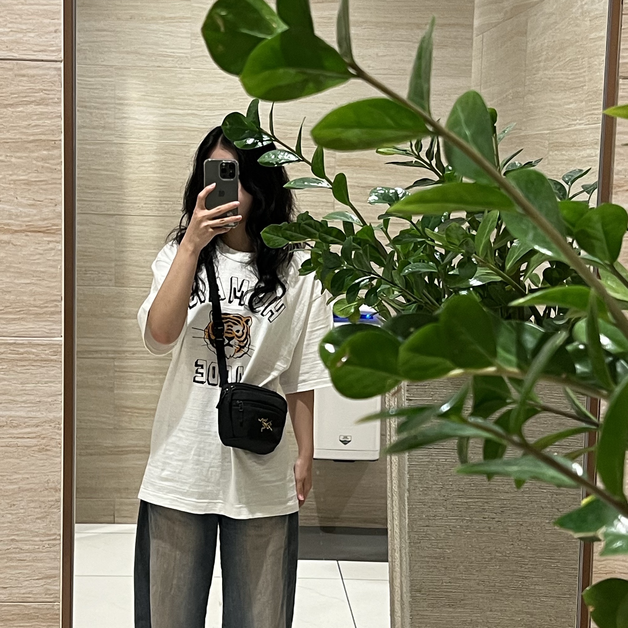 Human Made Graphic T-Shirt White, Gentle Monster x Maison Margiela MM209 Black Clear 착용 스타일 - 3