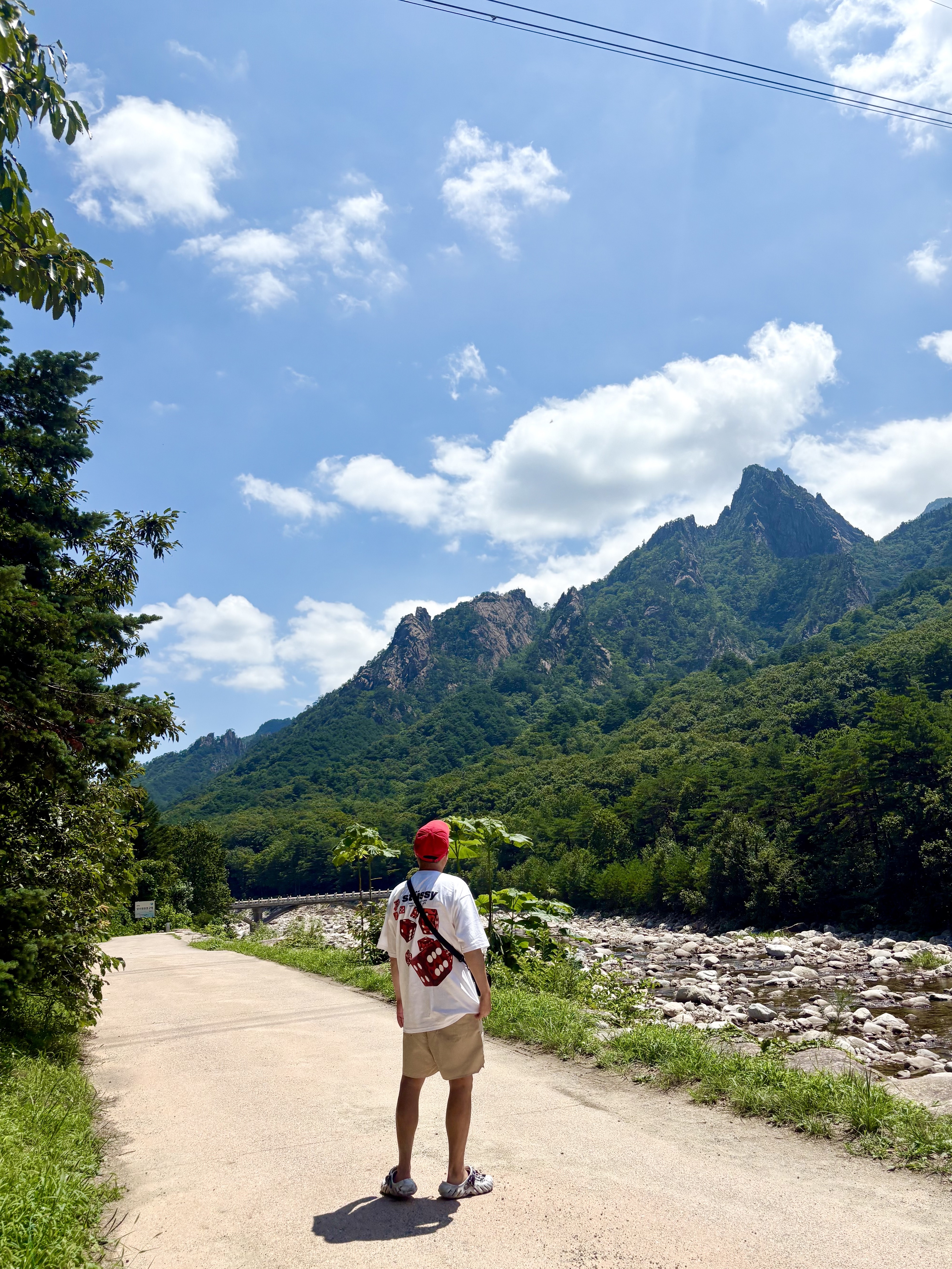 Nike Heritage 86 Futura Washed Cap University Red, Stussy Rollers T-Shirt White 착용 스타일 - 3