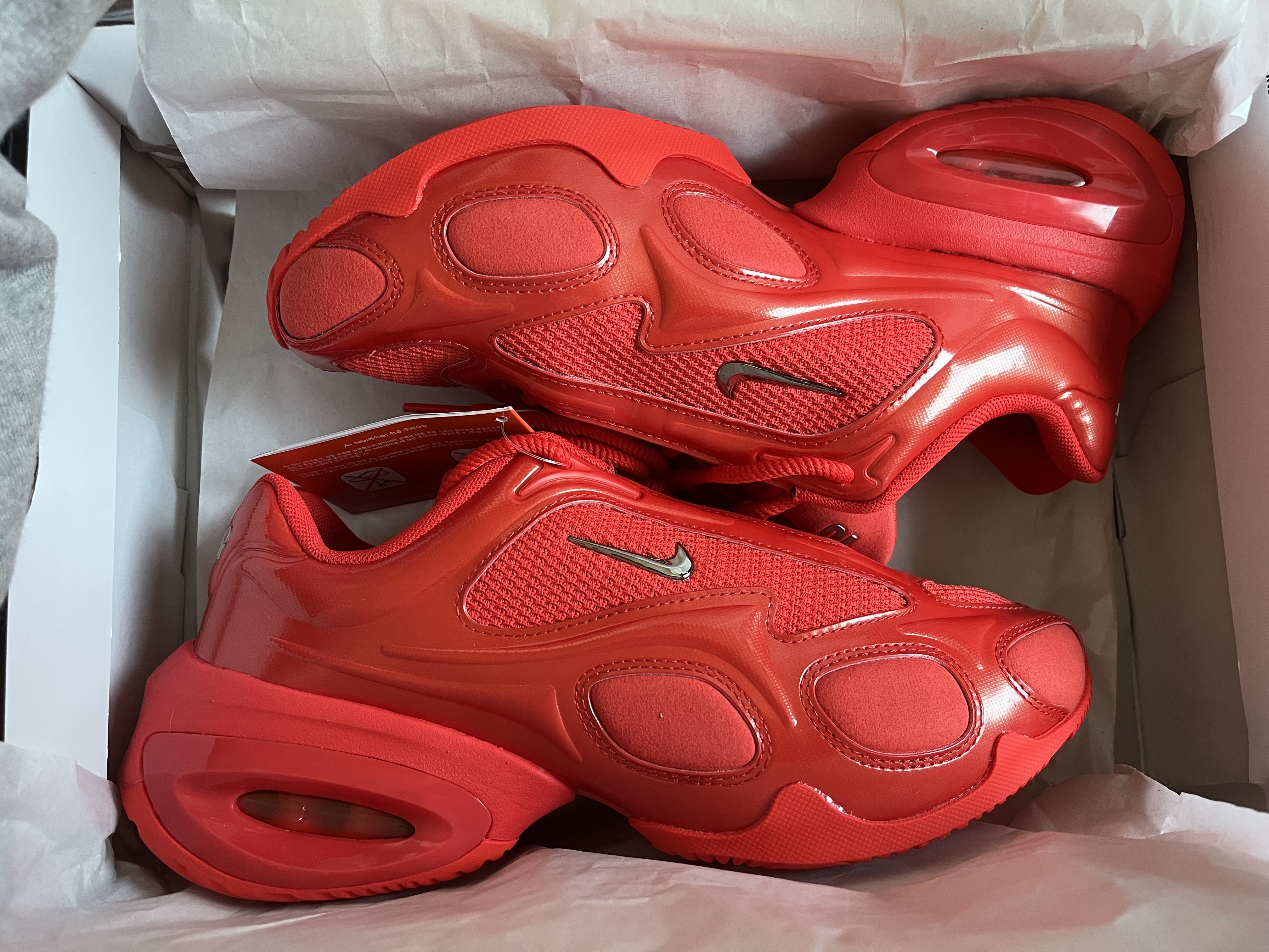 (W) Nike Air Max Muse Habanero Red and Metallic Silver 착용 스타일