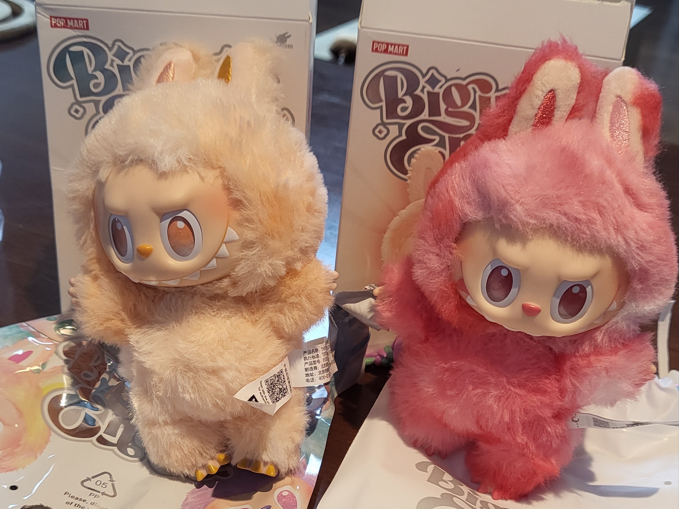 Pop Mart Labubu The Monsters Highlight Series Sealed Case (Bundle of 2/1 Blind Box), Pop Mart Labubu The Monsters Highlight Series Love Keyring (Opened Case) 착용 스타일