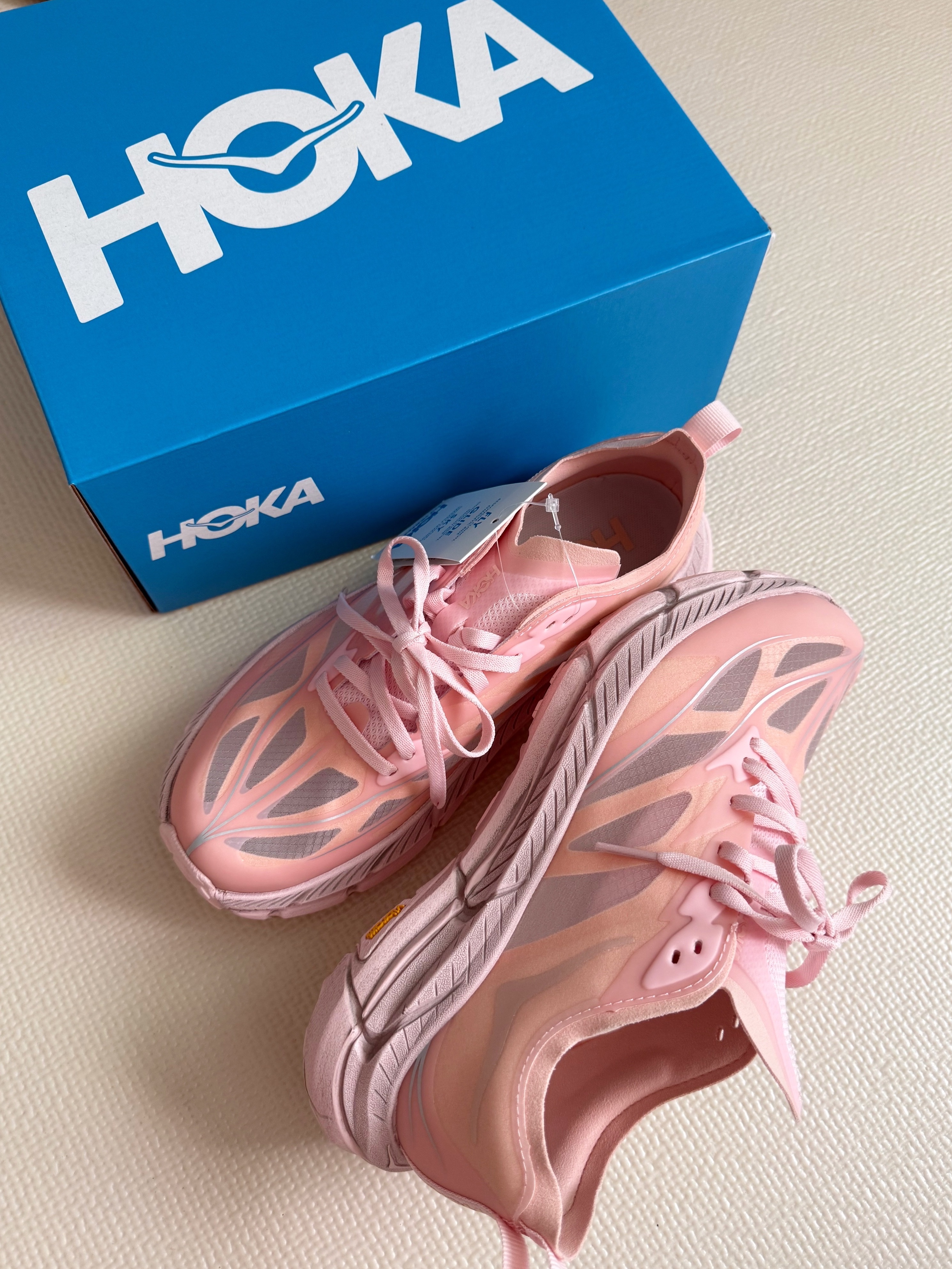 Hoka Mafate Speed 4 Lite Rose Tea Rose Latte 착용 스타일 - 1