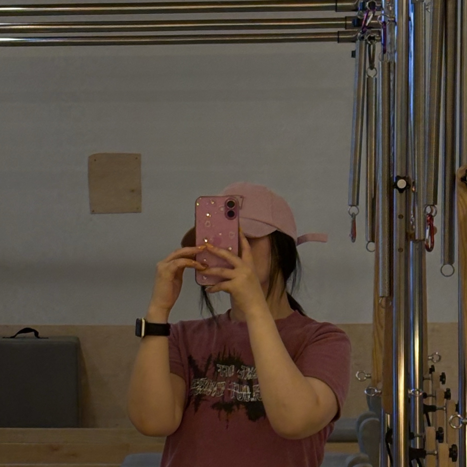 Matin Kim Square Logo Cutout Ball Cap Pink 착용 스타일 - 1