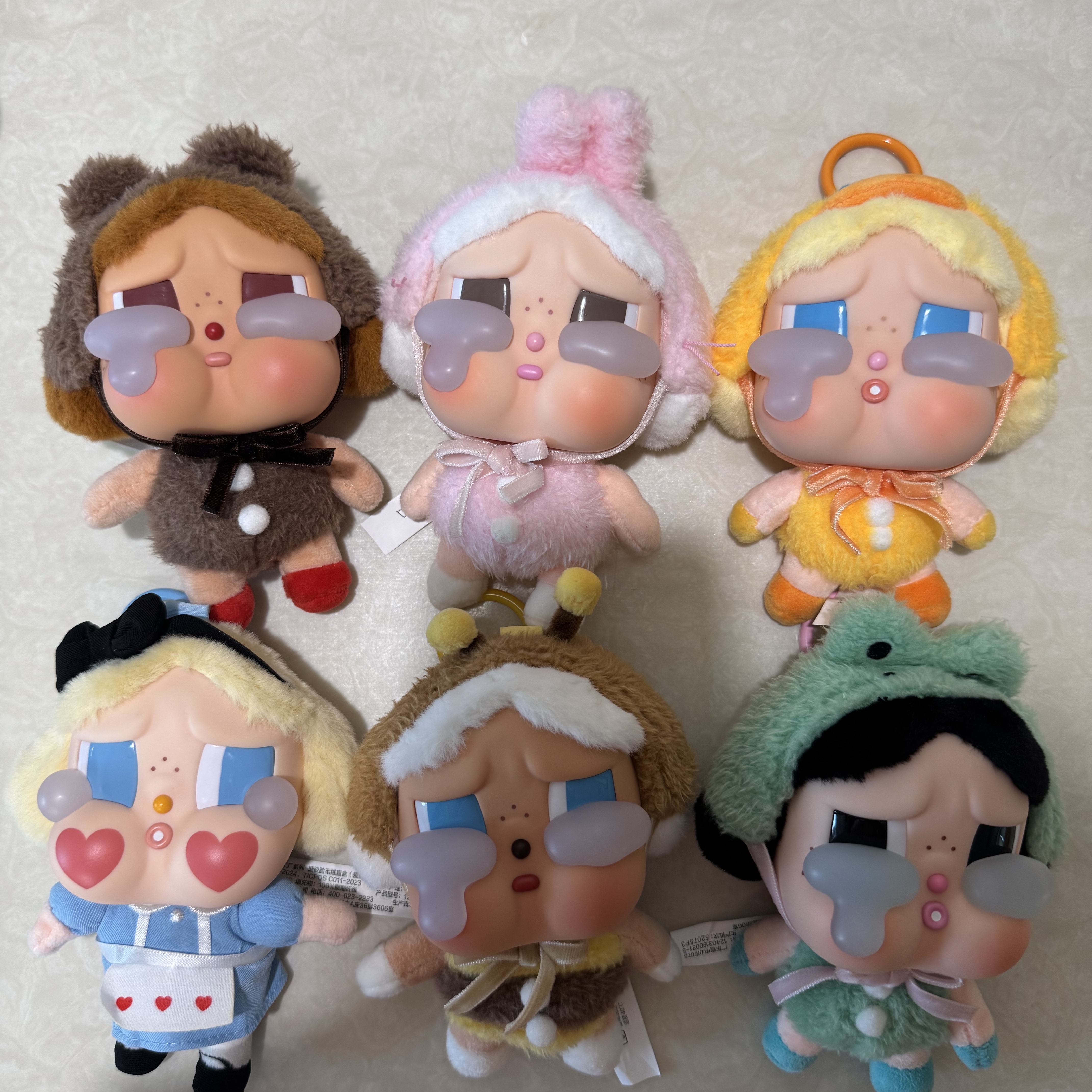 Pop Mart Crybaby Crying Again Series Plush Keyring Sealed Case (6 Blind Boxes) 착용 스타일
