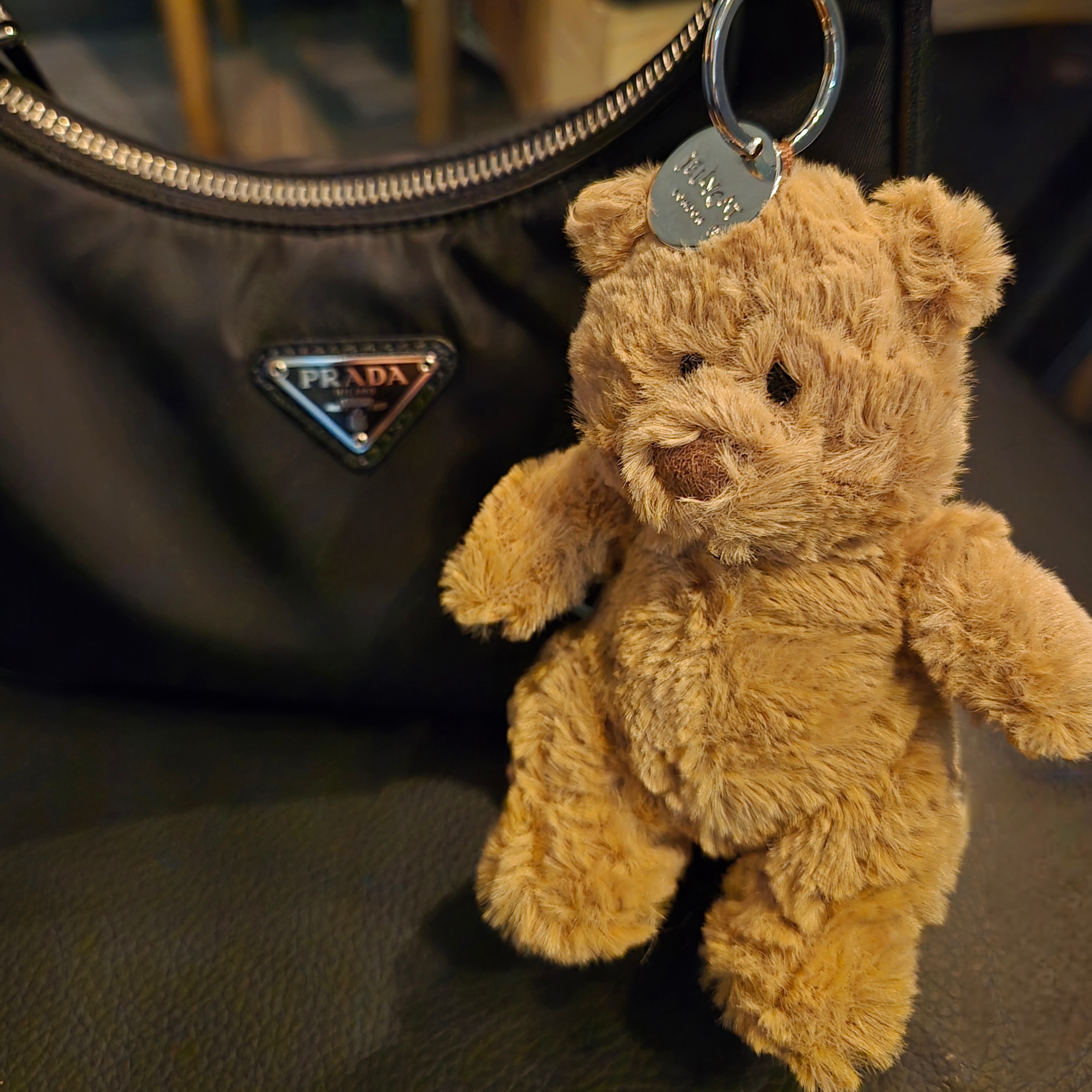 Jellycat Bartholomew Bear Bag Charm Brown 착용 스타일