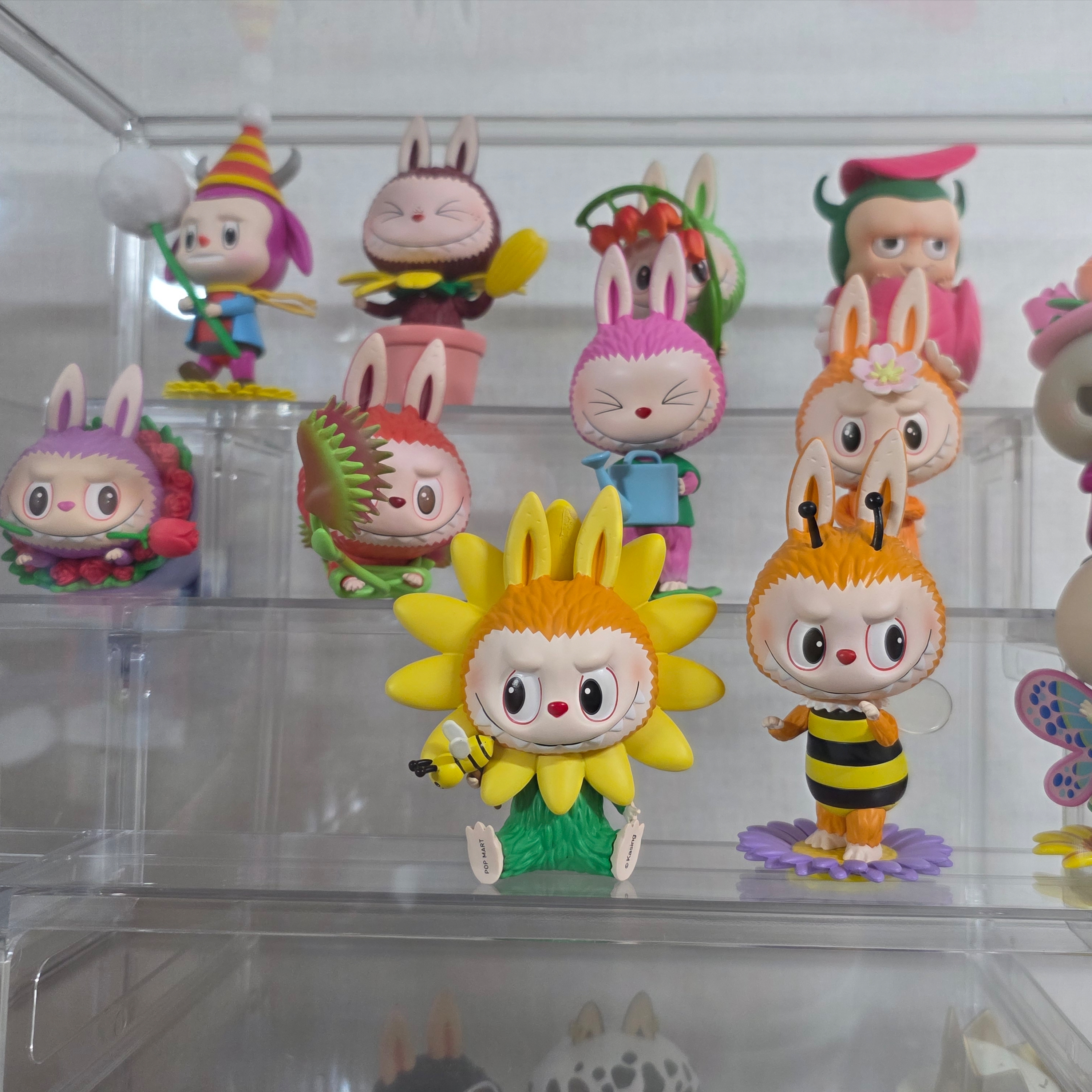 Pop Mart Labubu Flower Spirit Series Sealed Case (12 Blind Boxes) 착용 스타일