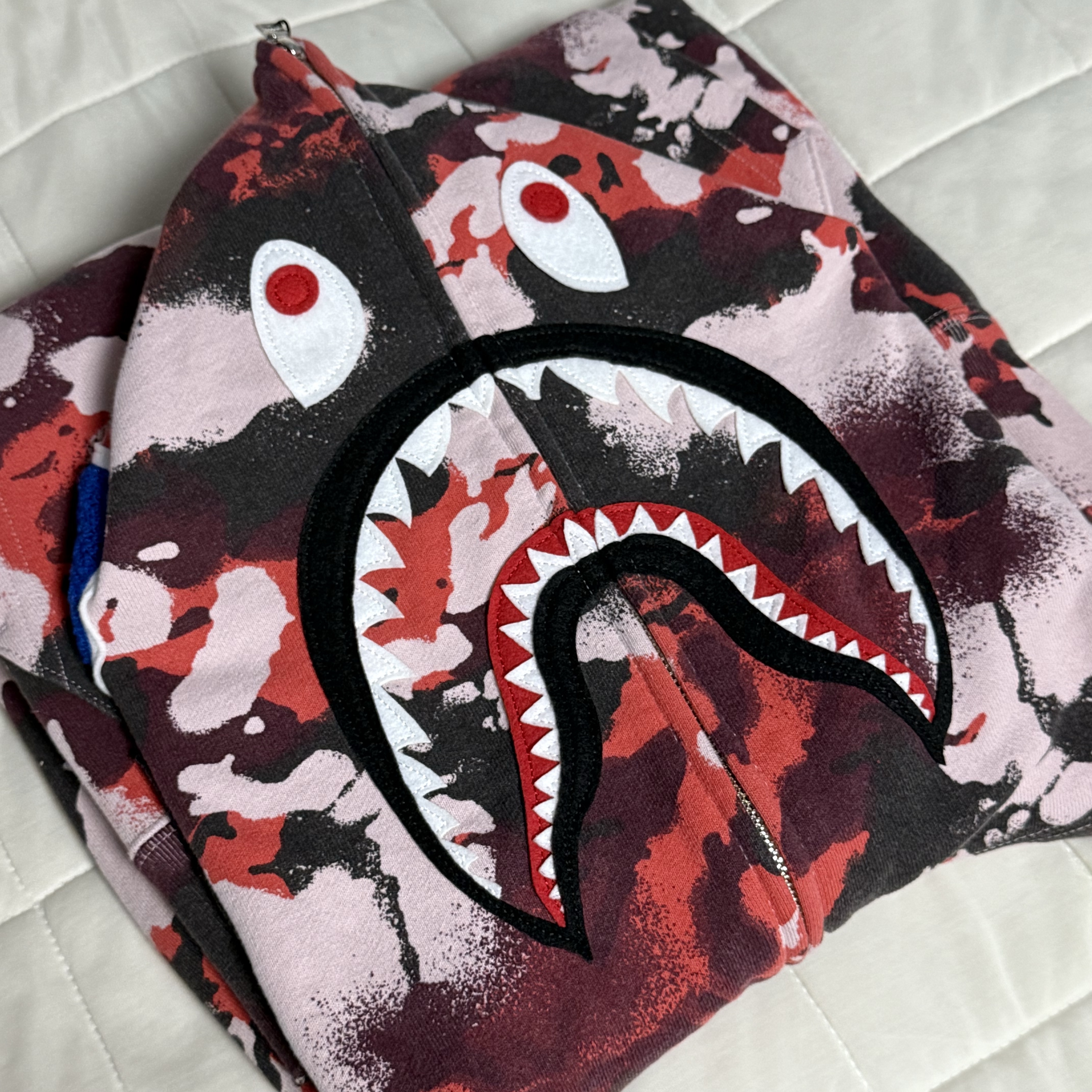 BAPE Map Camo Shark Relaxed Fit Full Zip Hoodie Red 착용 스타일