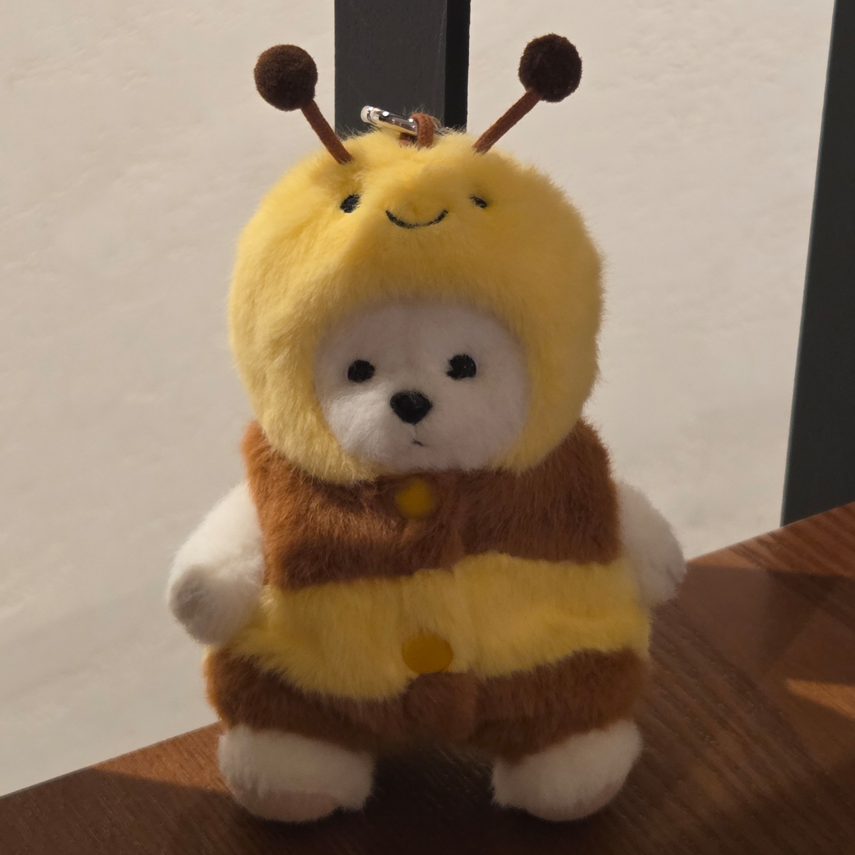 Teddy Tales Lina Bear Signature Keyring White 착용 스타일 - 3