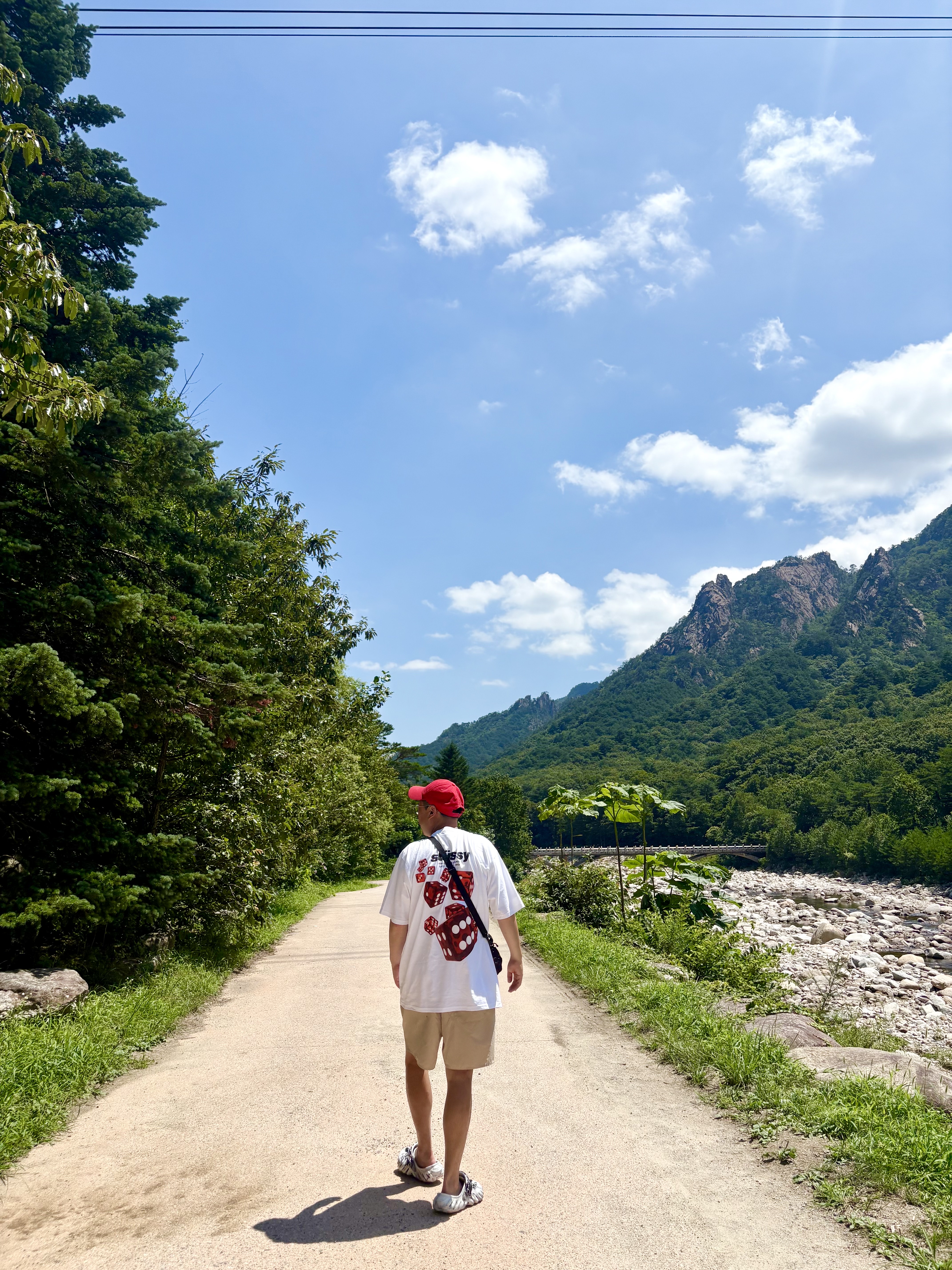 Nike Heritage 86 Futura Washed Cap University Red, Stussy Rollers T-Shirt White 착용 스타일 - 5