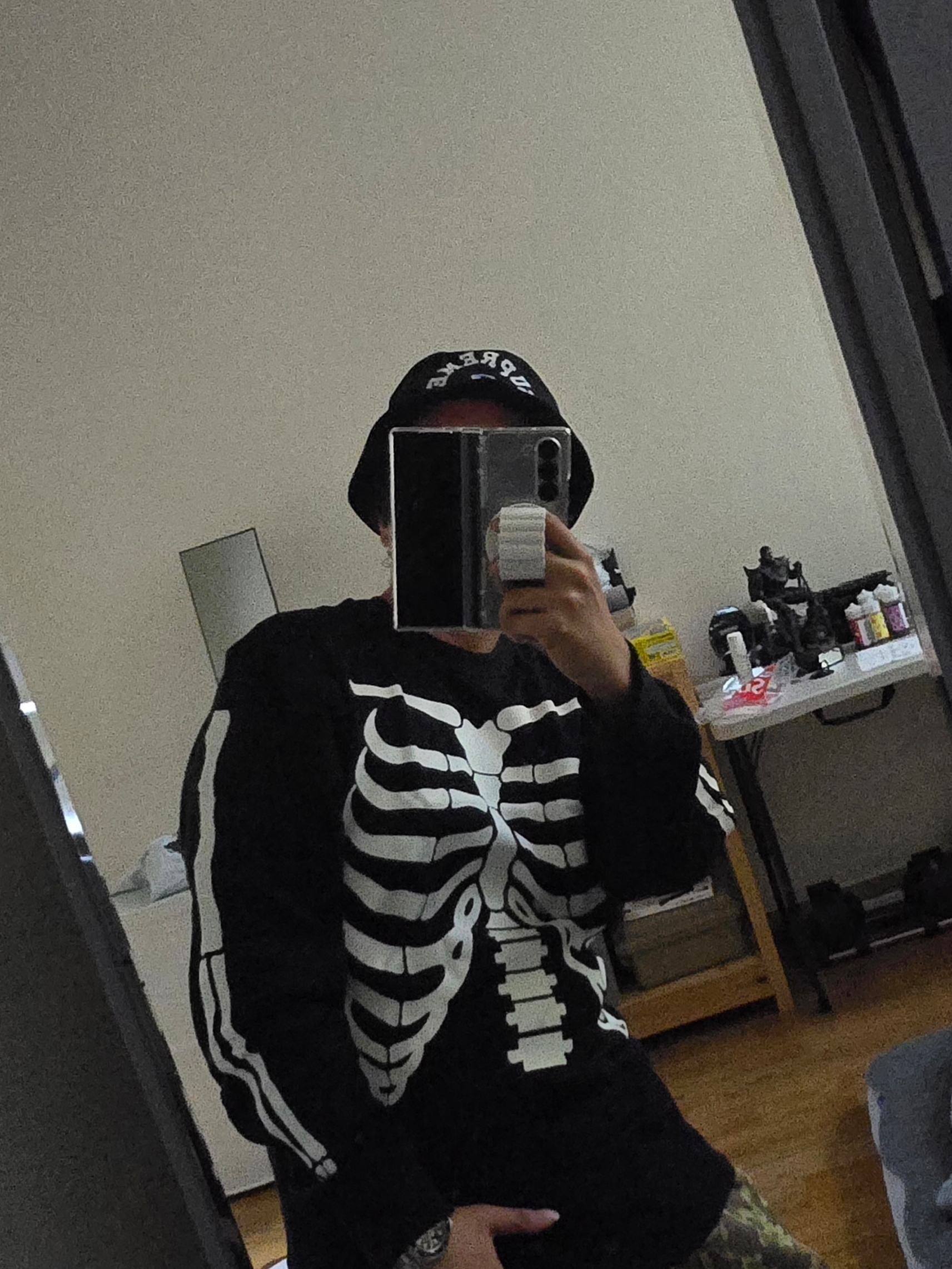 Supreme Hanes Bones Thermal Crew Black (1 Pack), Supreme x Champion Mesh Crusher Black - 24SS 착용 스타일