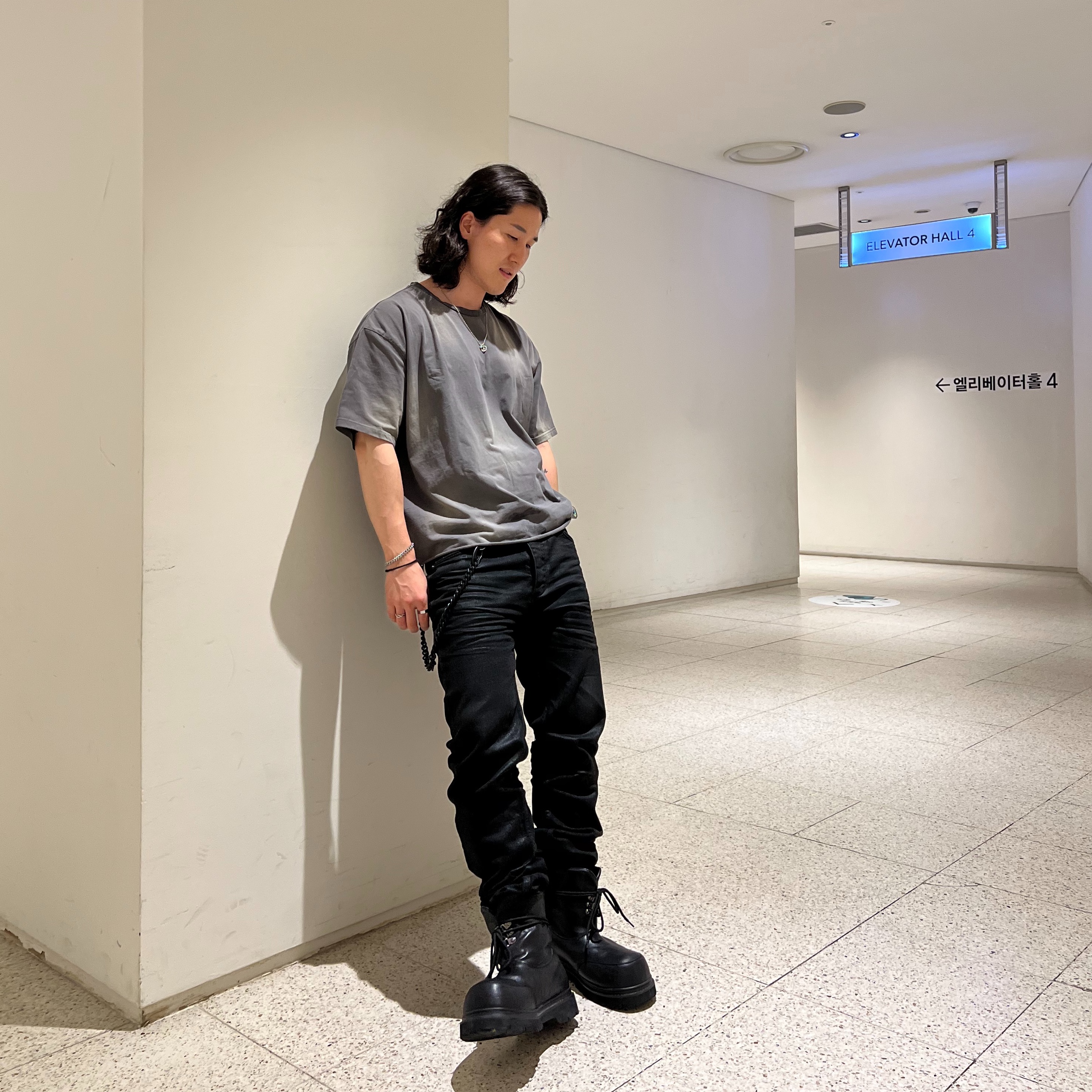 Aoiro Low-Key Cropped S/S T-Shirt Washed Grey 착용 스타일 - 3