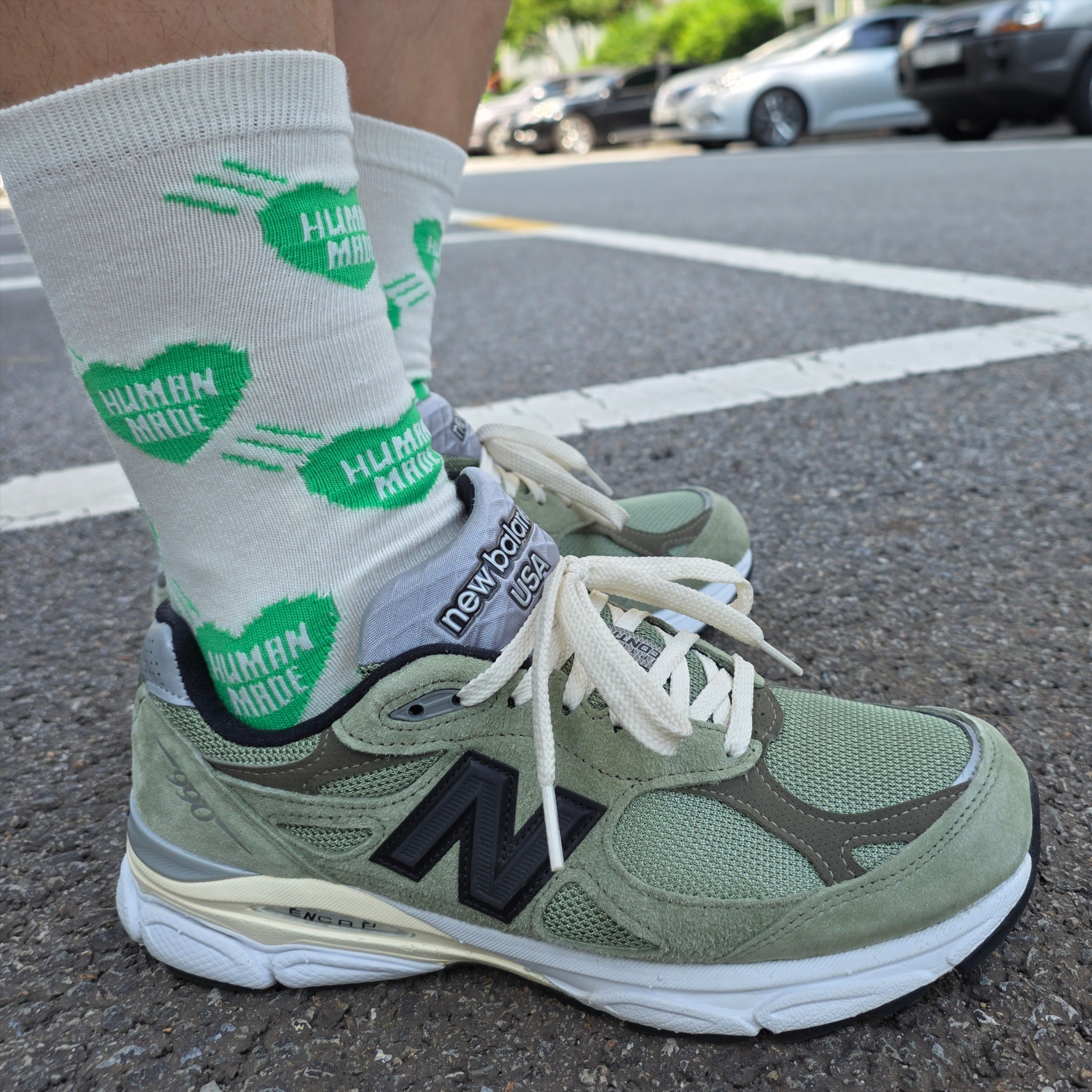 New Balance x JJJJound 990v3 Olive, Human Made Heart Socks Green 착용 스타일 - 2