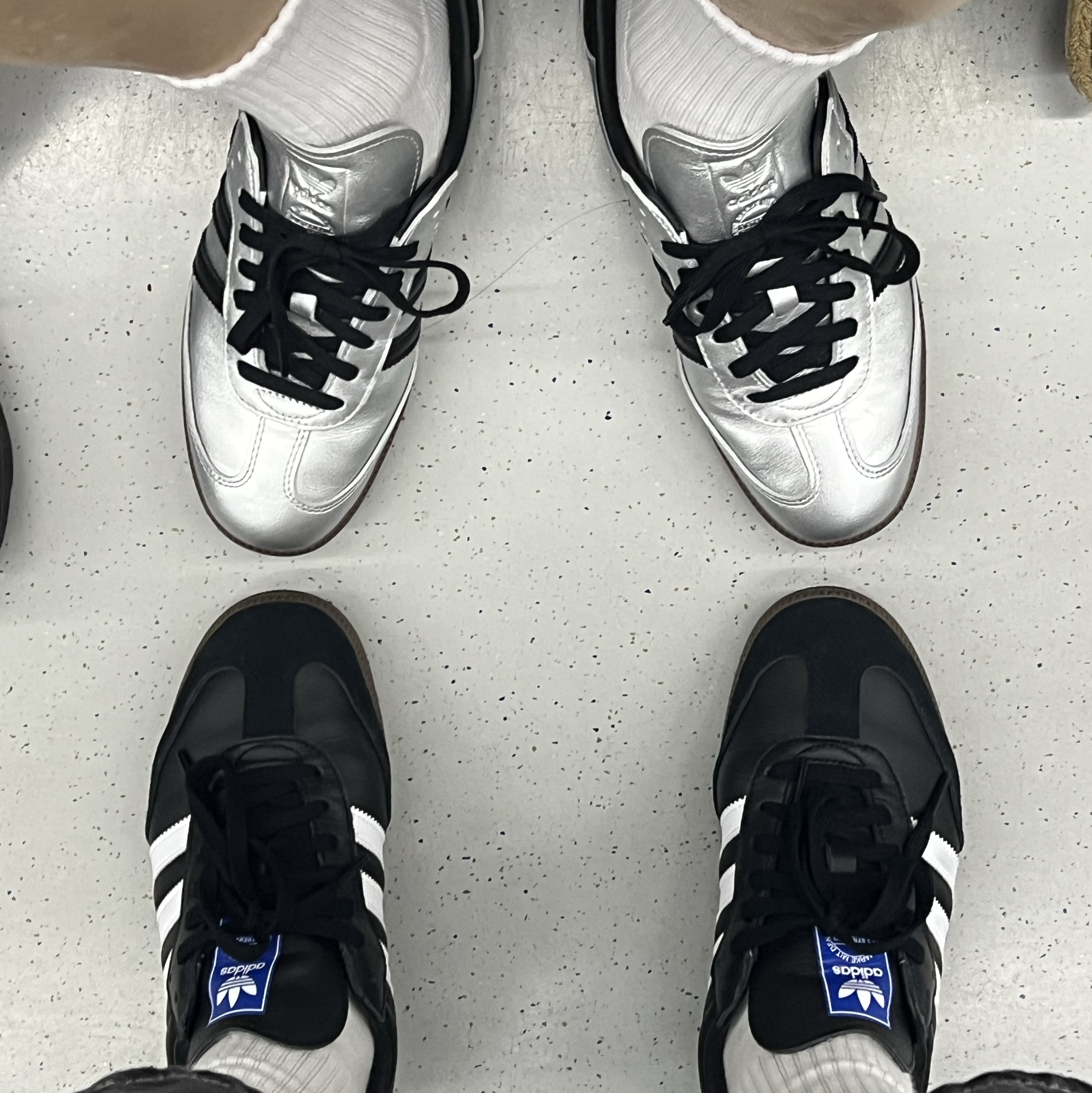 (W) Adidas Samba OG Silver Metalic Core Black Gum, Adidas Samba OG Black White Gum 착용 스타일