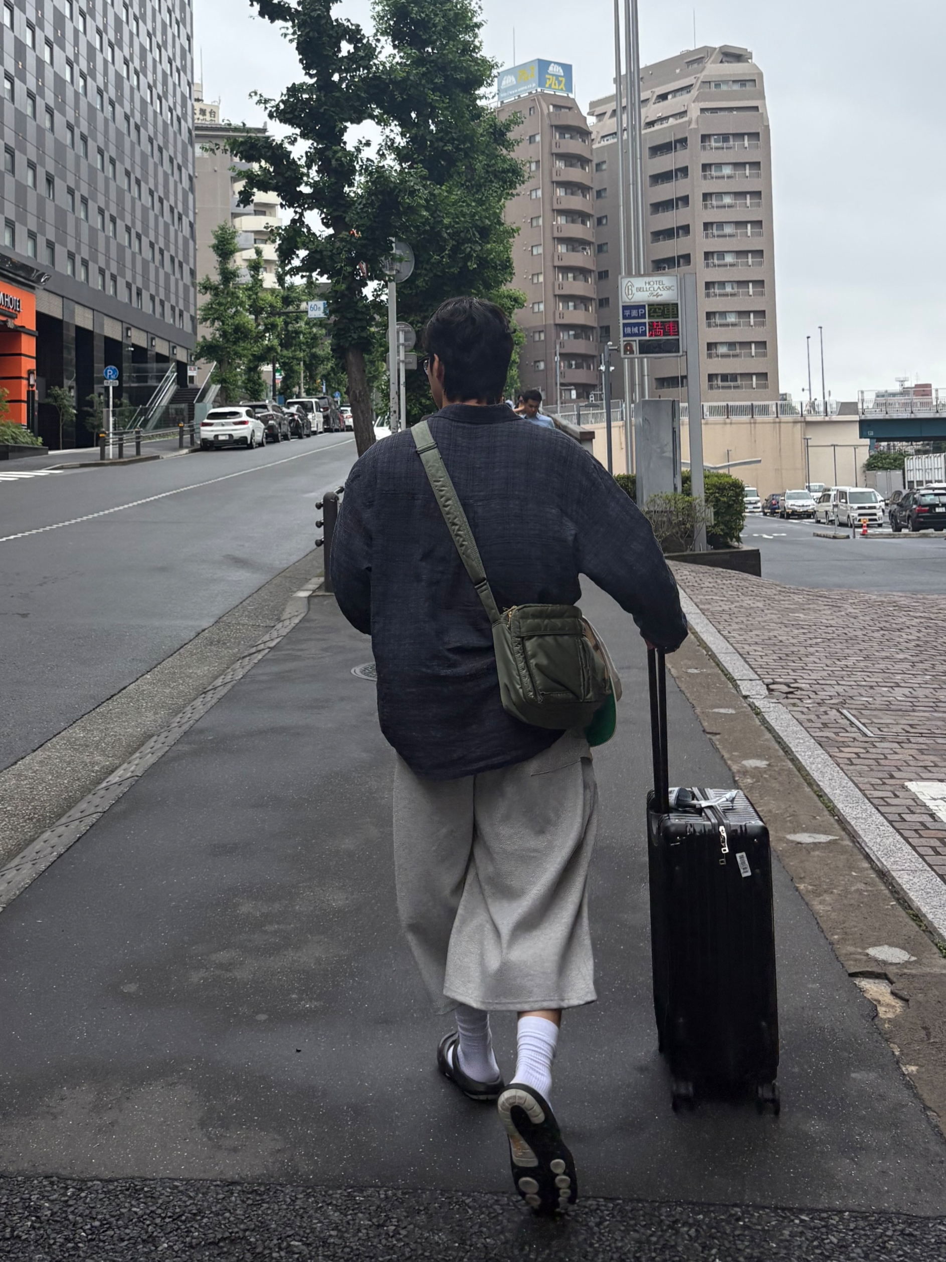 Porter All New Tanker Sling Bag Zip Sage Green, Keen Shanti Black Dawn Blue 착용 스타일