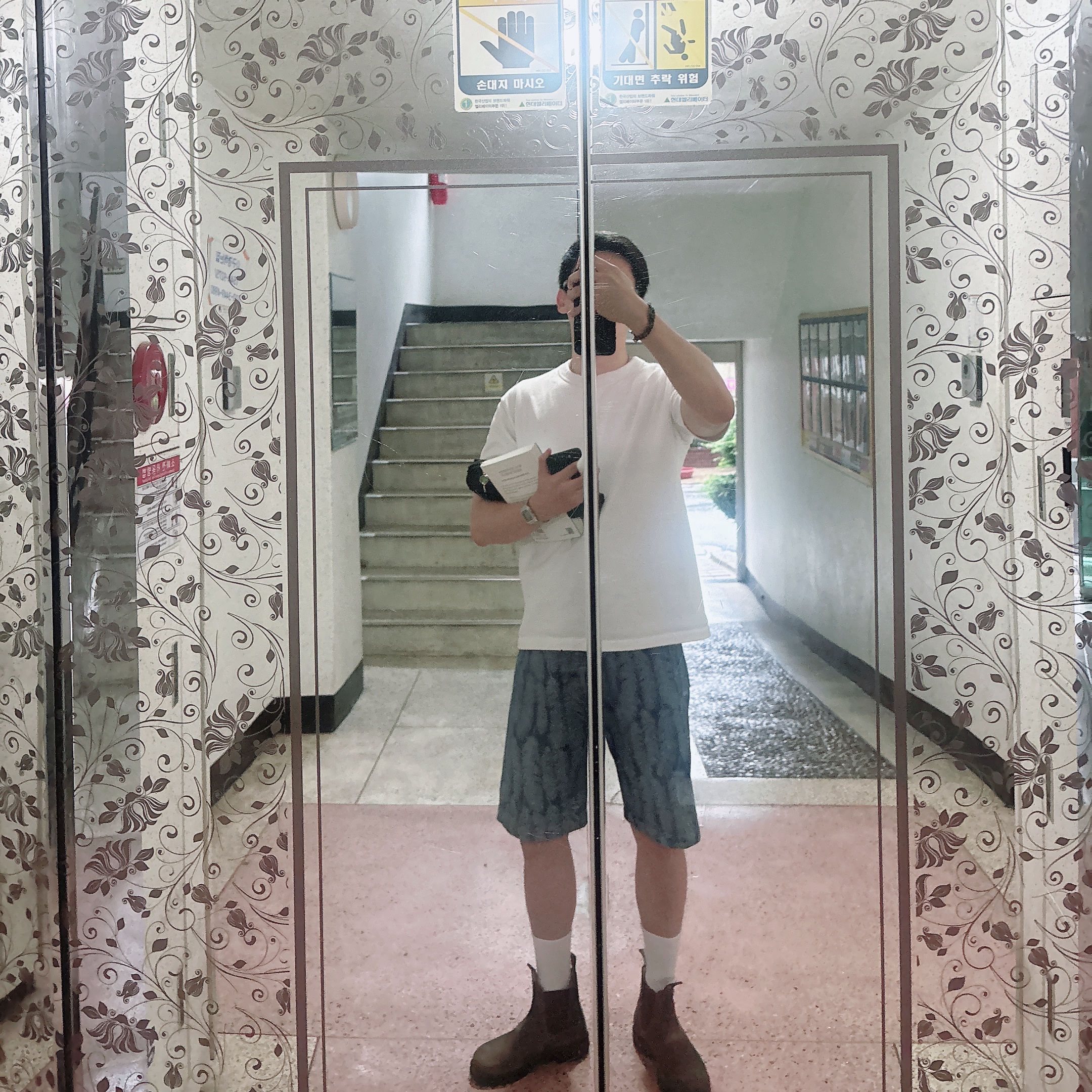 Kapital 12 oz. Magpie Denim 5P Shorts Light Indigo, Blundstone All-Terrain 2056 Rustic Brown 착용 스타일
