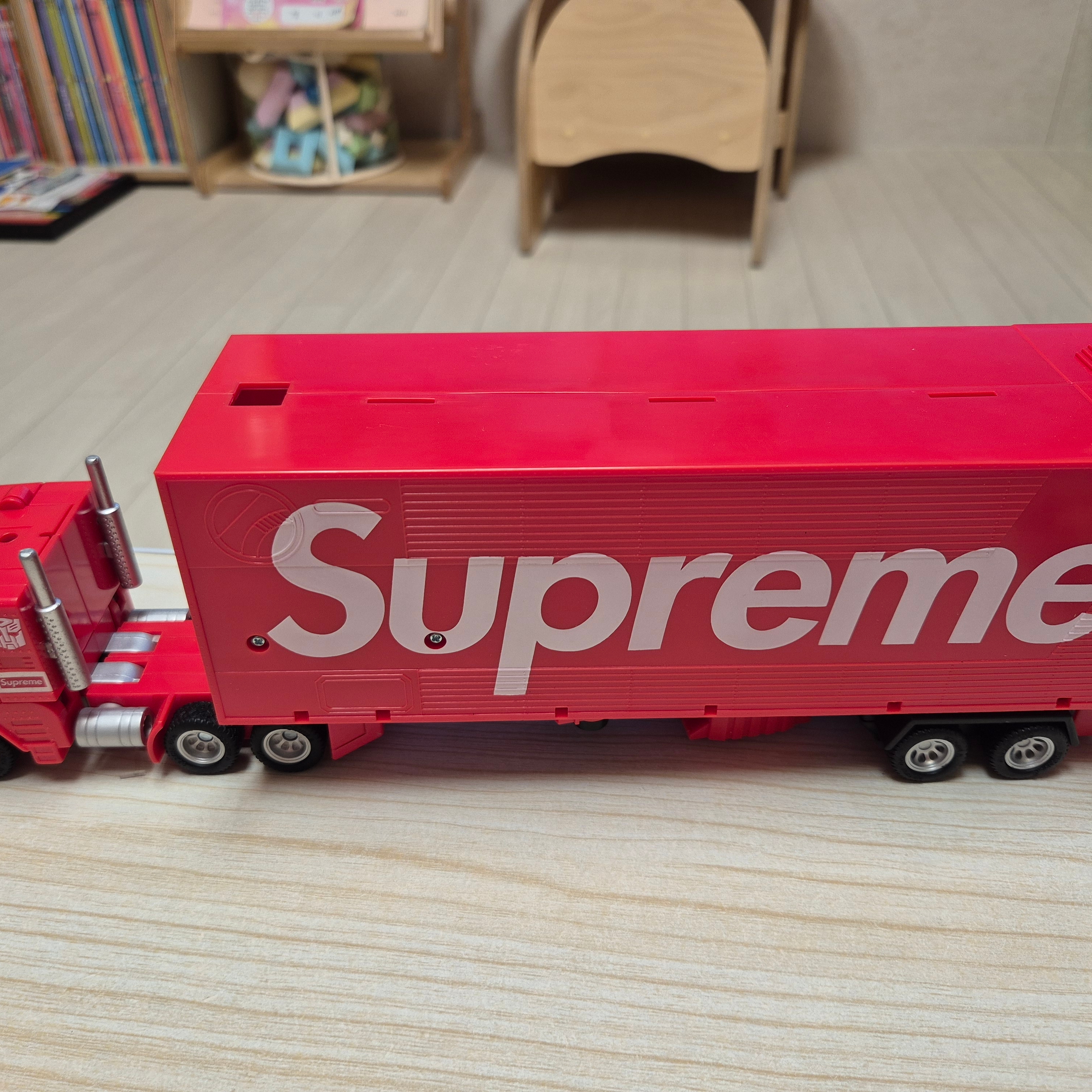 Supreme x Transformers G1 Optimus Prime Figure Red - 25SS 착용 스타일 - 3