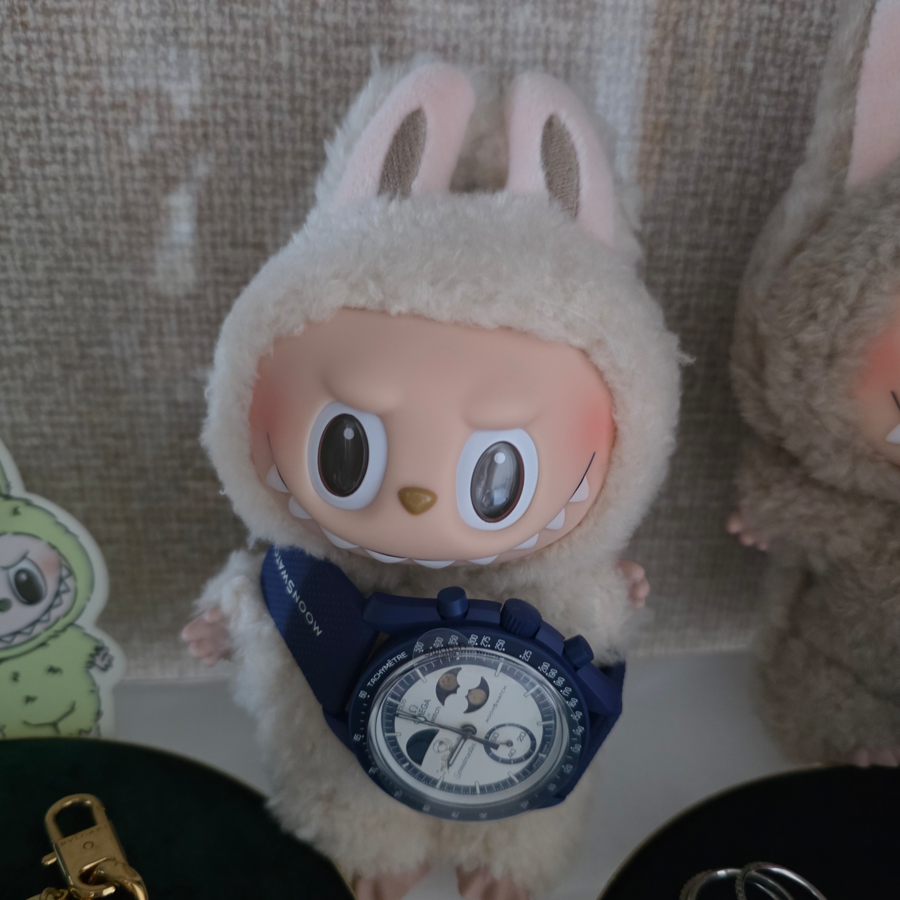 Swatch x Omega x Snoopy Bioceramic Moonswatch August's Mission To Earthphase 42mm Moonshine Gold, Pop Mart Labubu The Monsters Labubu Tasty Macarons Series Soymilk Keyring 착용 스타일