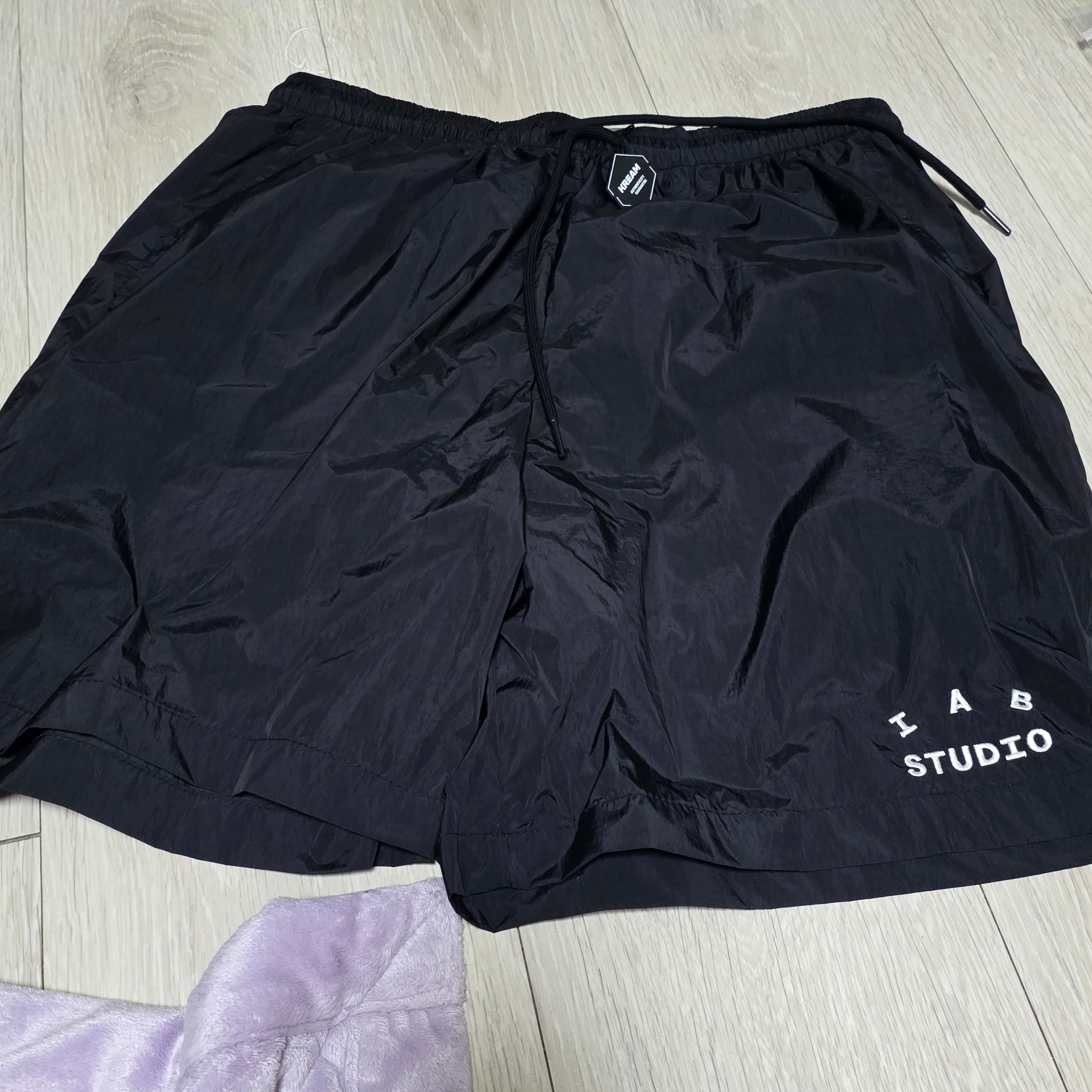IAB Studio Woven Shorts Black - 23FW 착용 스타일