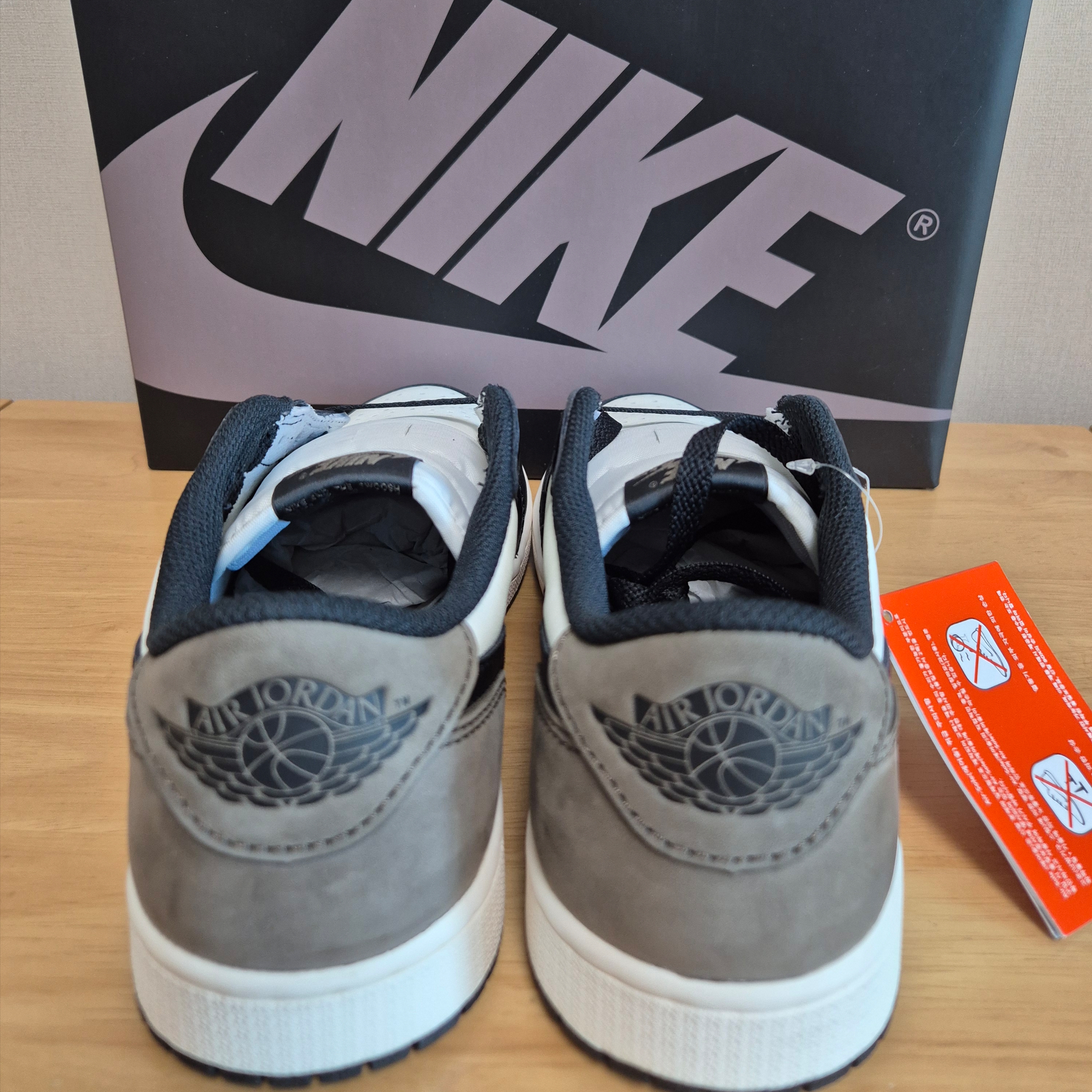 Jordan 1 Retro Low OG Mocha 착용 스타일 - 3