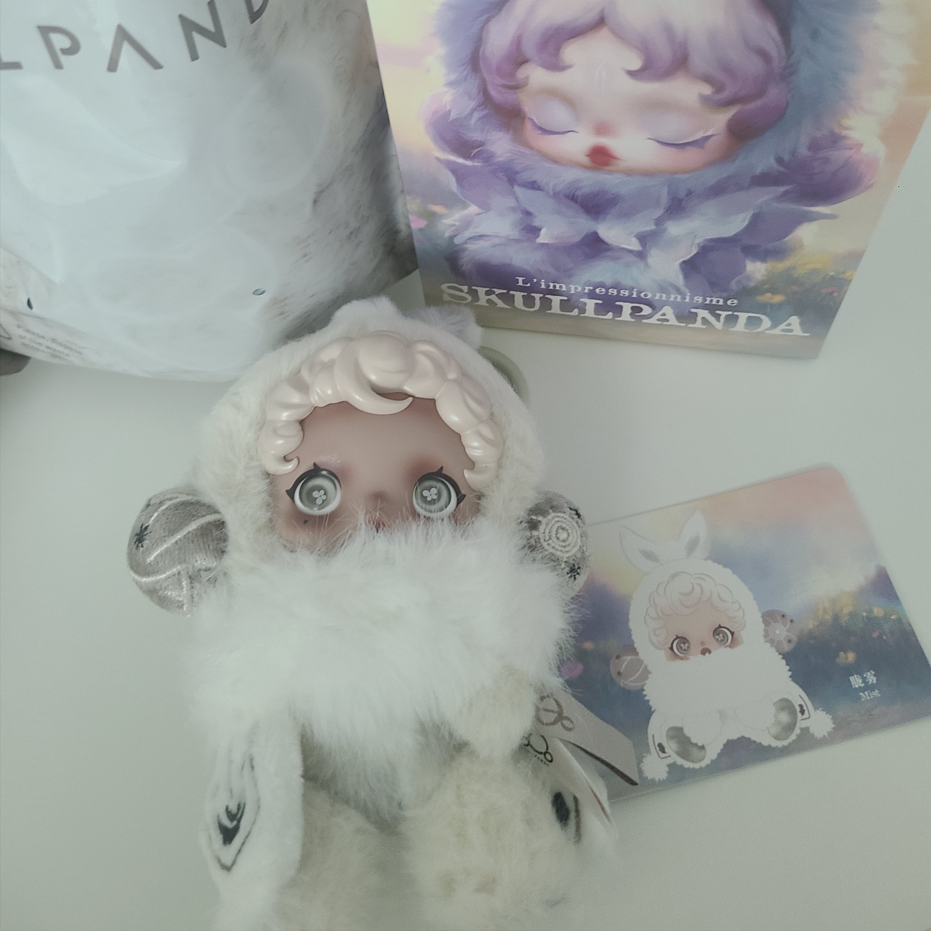 Pop Mart Skullpanda L’Impressionnisme Series Plush Doll Mist (Opened Case) 착용 스타일
