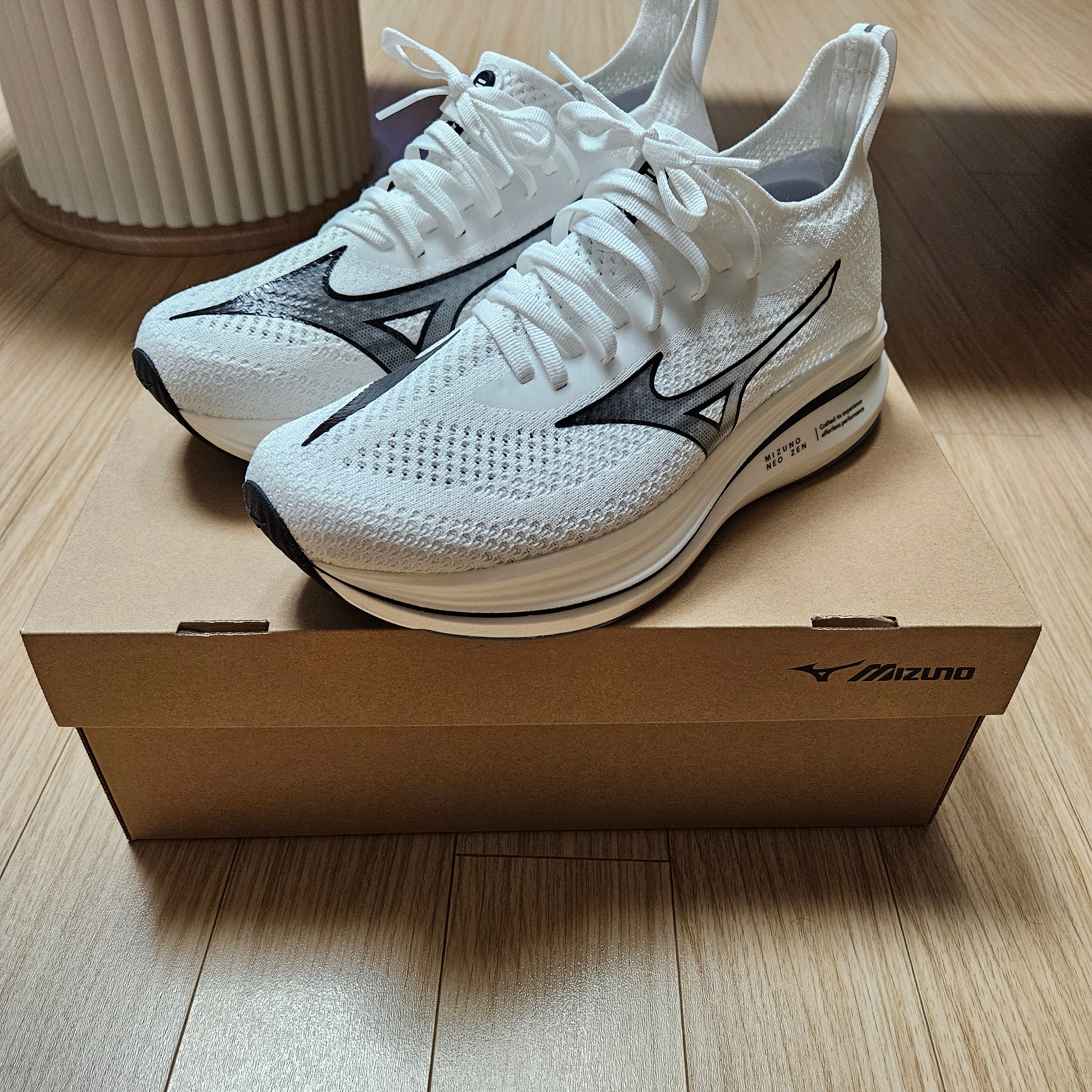 Mizuno Neo Zen White Black 착용 스타일 - 1