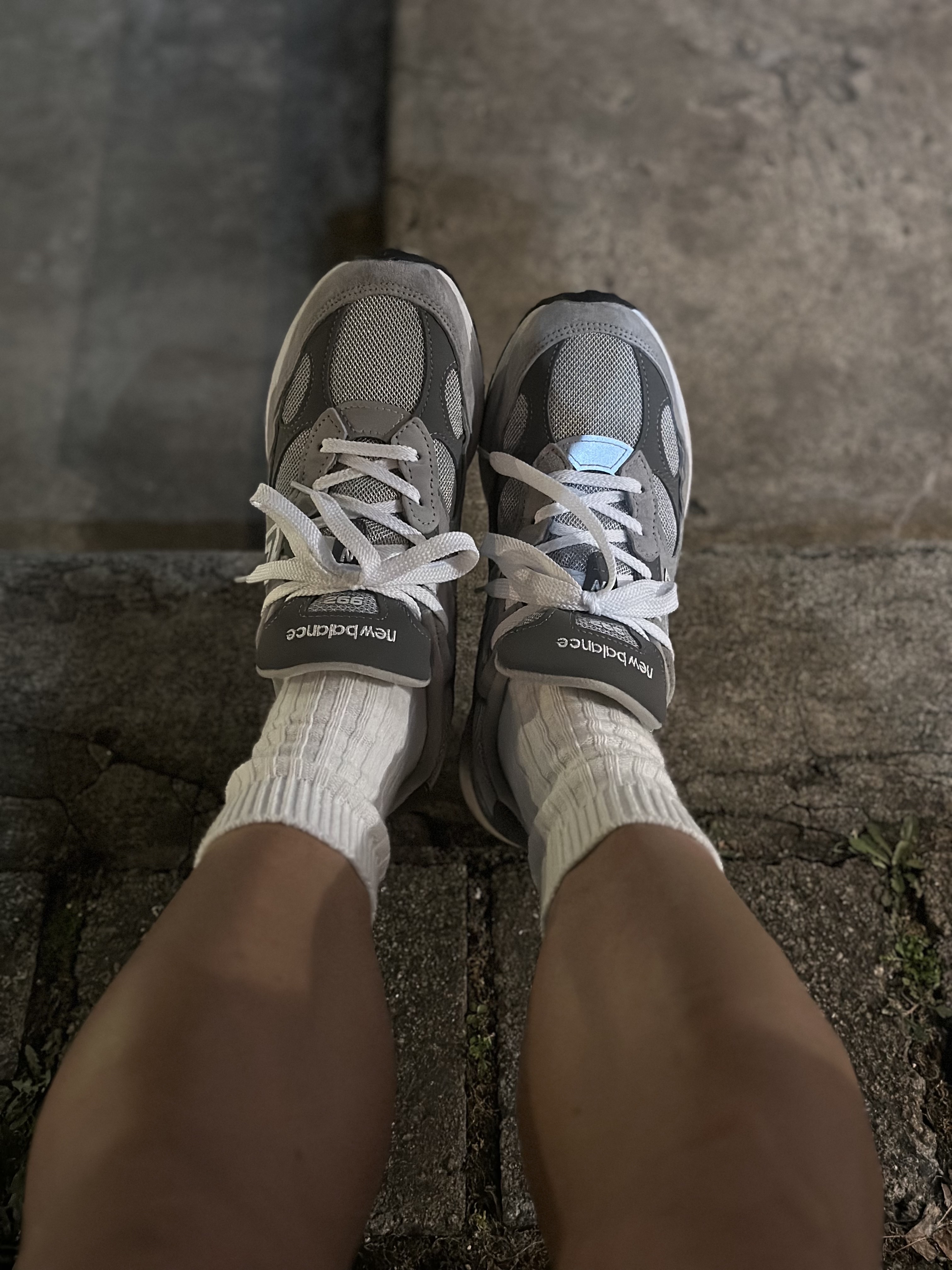 New Balance 992 Made in USA Core Grey Silver Metallic 착용 스타일