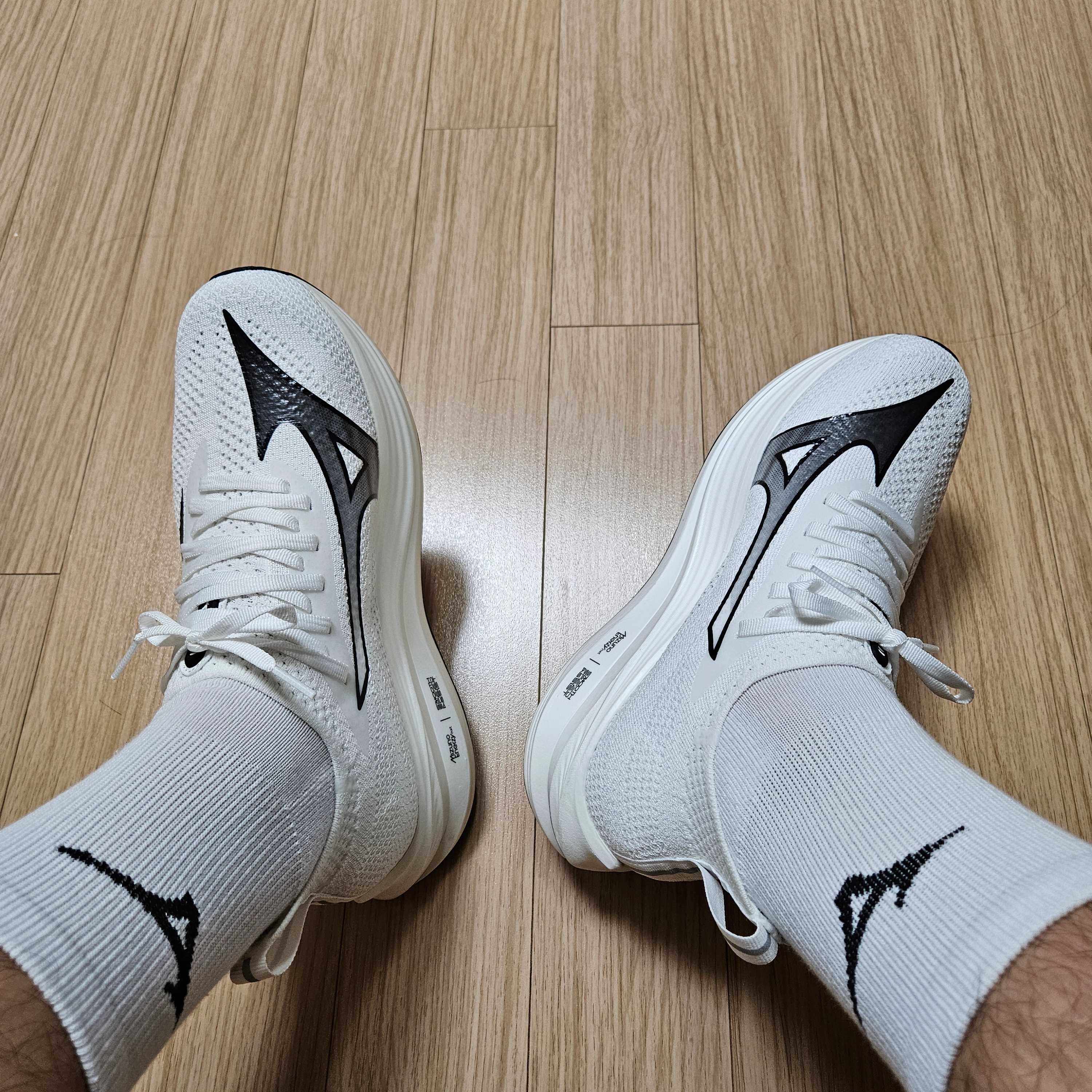 Mizuno Neo Zen White Black 착용 스타일 - 2