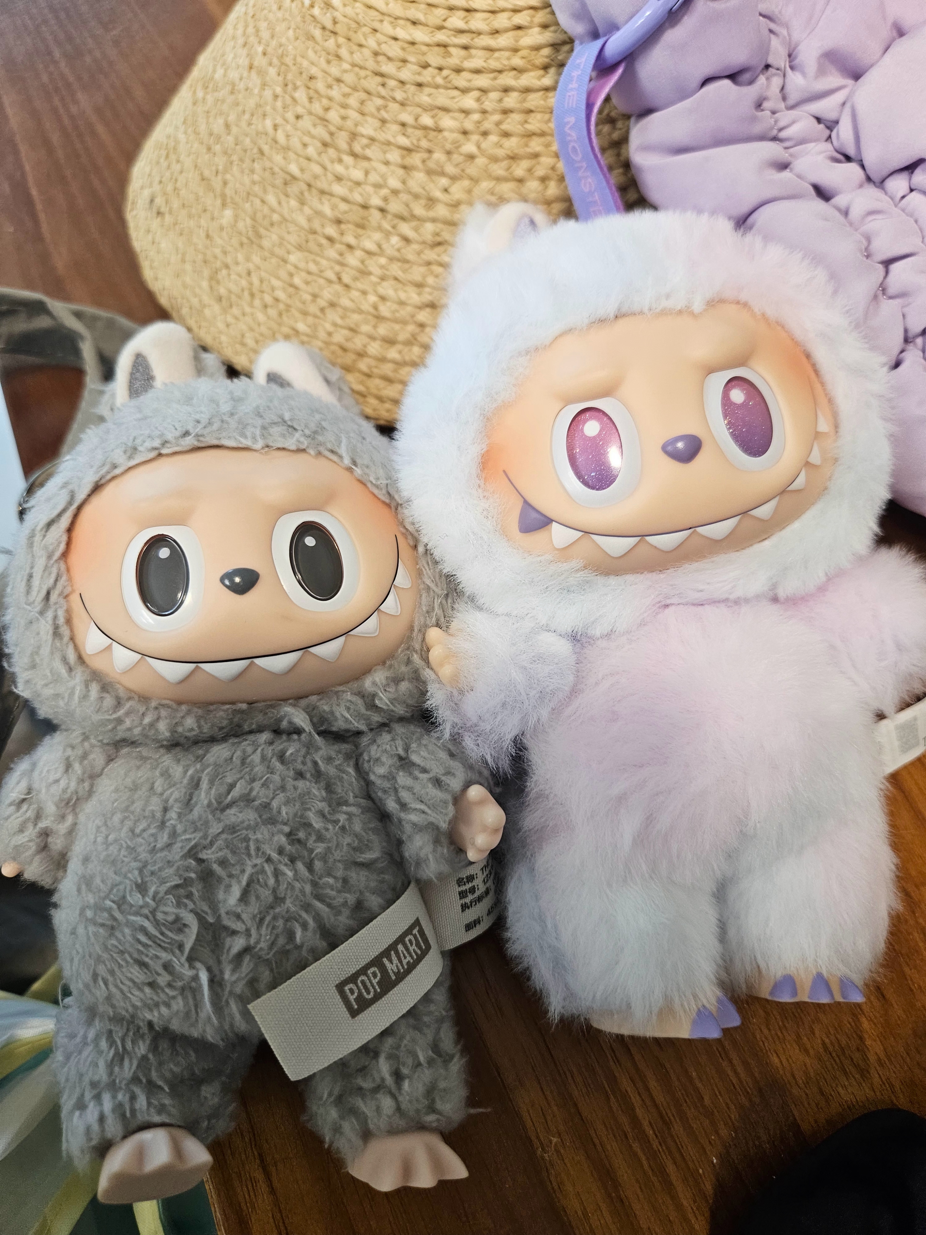 Pop Mart Labubu The Monsters Highlight Series Luck Keyring (Opened Case), Pop Mart Labubu The Monsters Labubu Tasty Macarons Series Sesame Bean Keyring (Opened Case) ์ฐฉ์ฉ ์คํ์ผ - 1