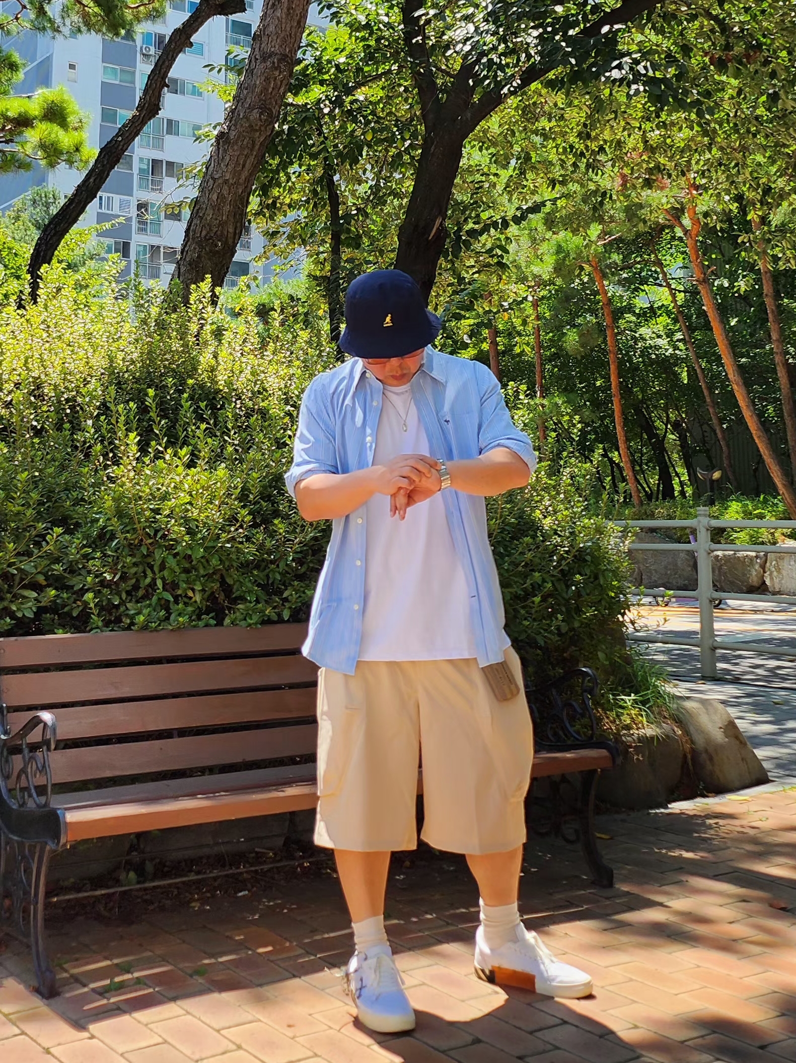 Human Made Military Card Case Beige, Kangol Washed Bucket Hat Navy 착용 스타일 - 1