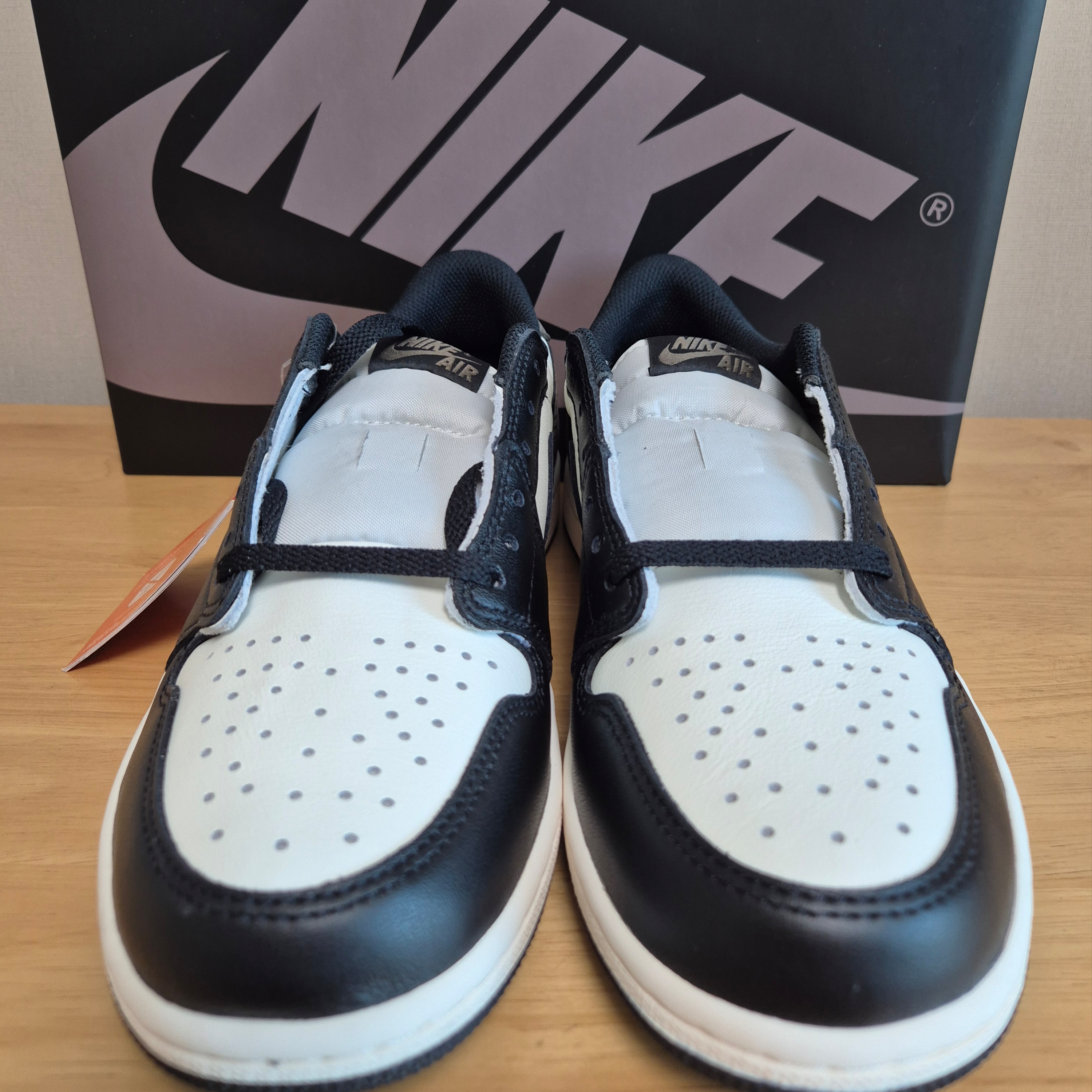 Jordan 1 Retro Low OG Mocha 착용 스타일 - 1