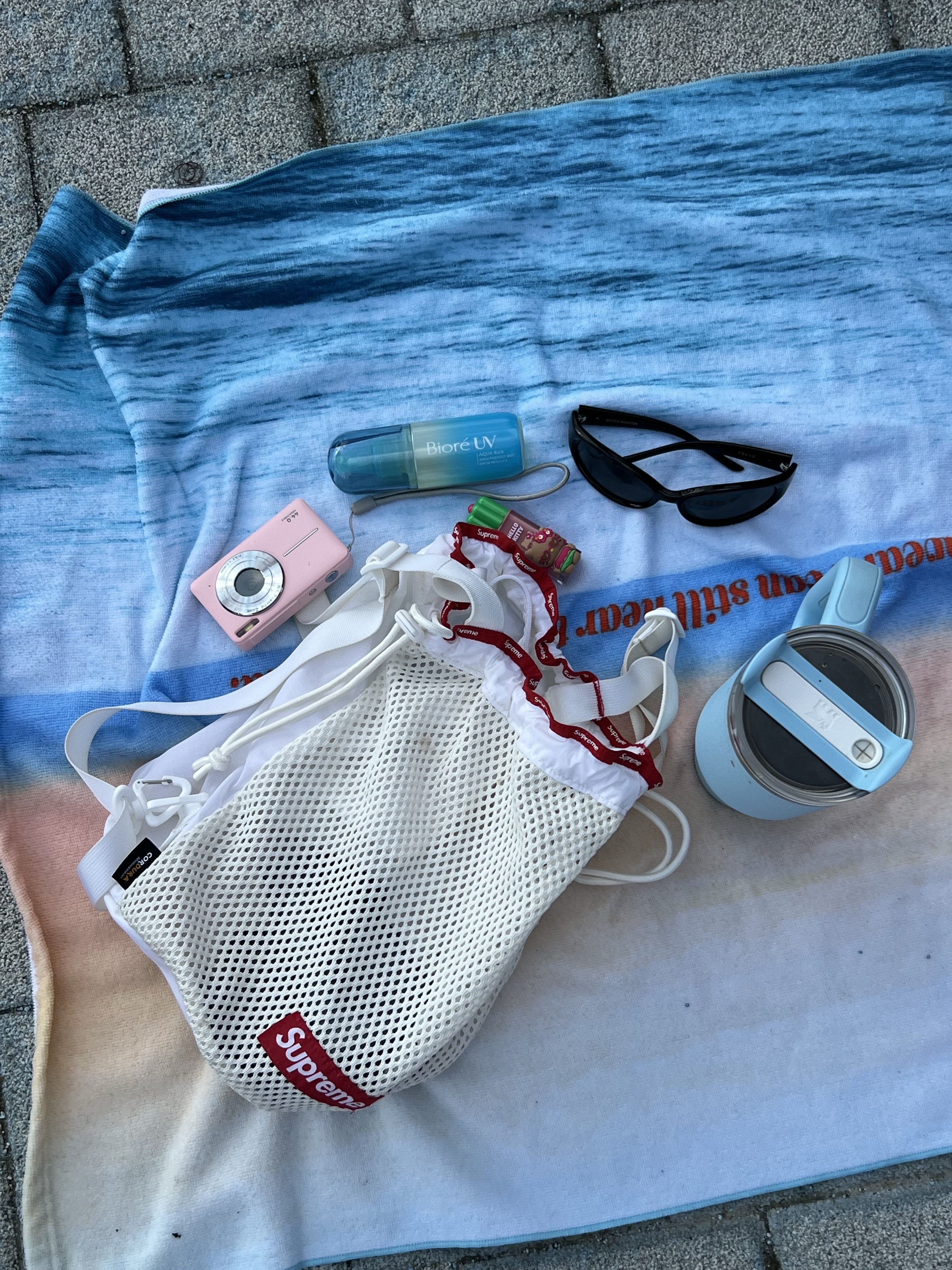 Supreme Mesh Small Backpack White - 23SS 착용 스타일