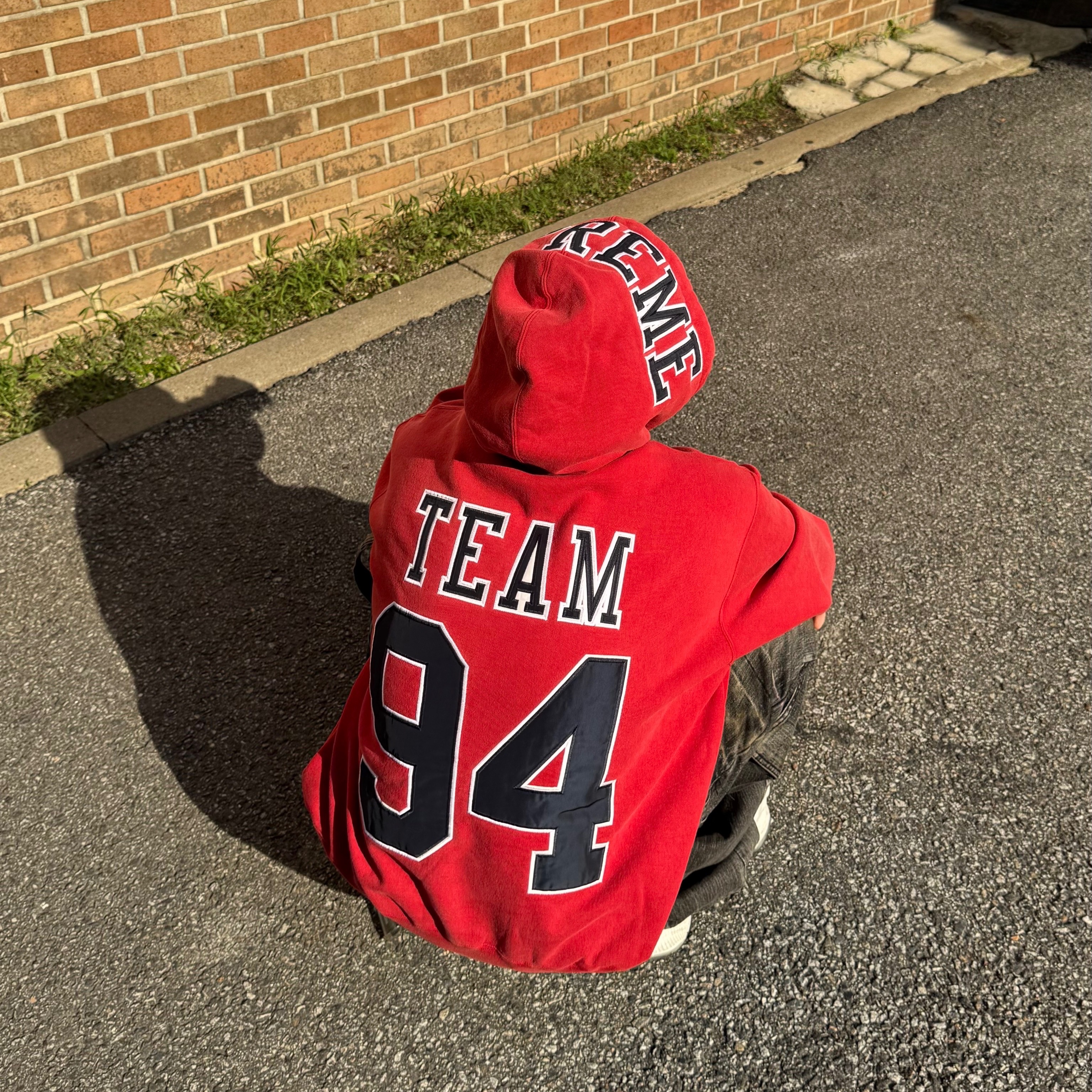 Supreme Team 94 Hooded Sweatshirt Red - 25SS 착용 스타일