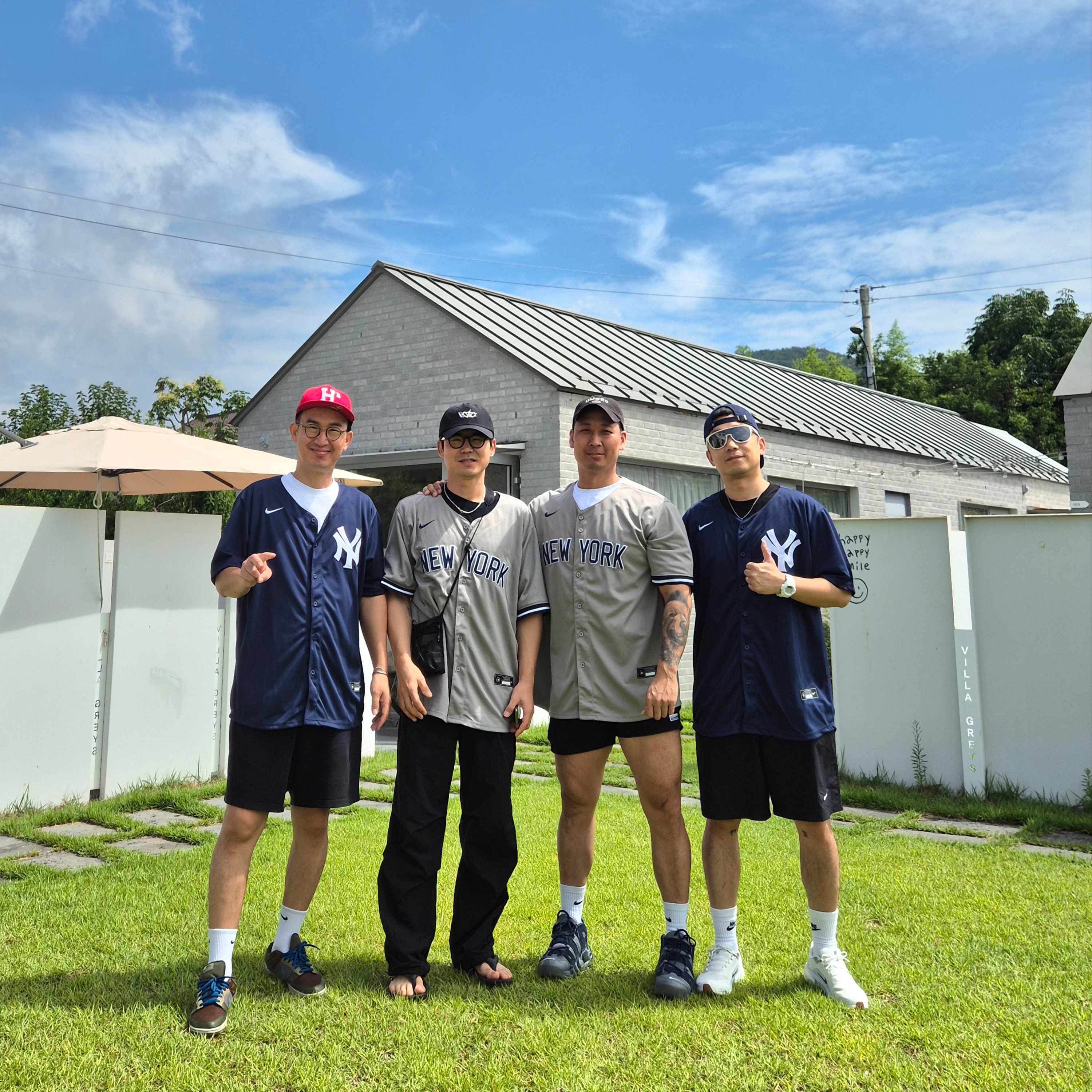 Nike Air Zoom Pegasus 41 Sail Blue Tint, Nike Air More Uptempo 96 Cool Grey Midnight Navy 2018 착용 스타일 - 1