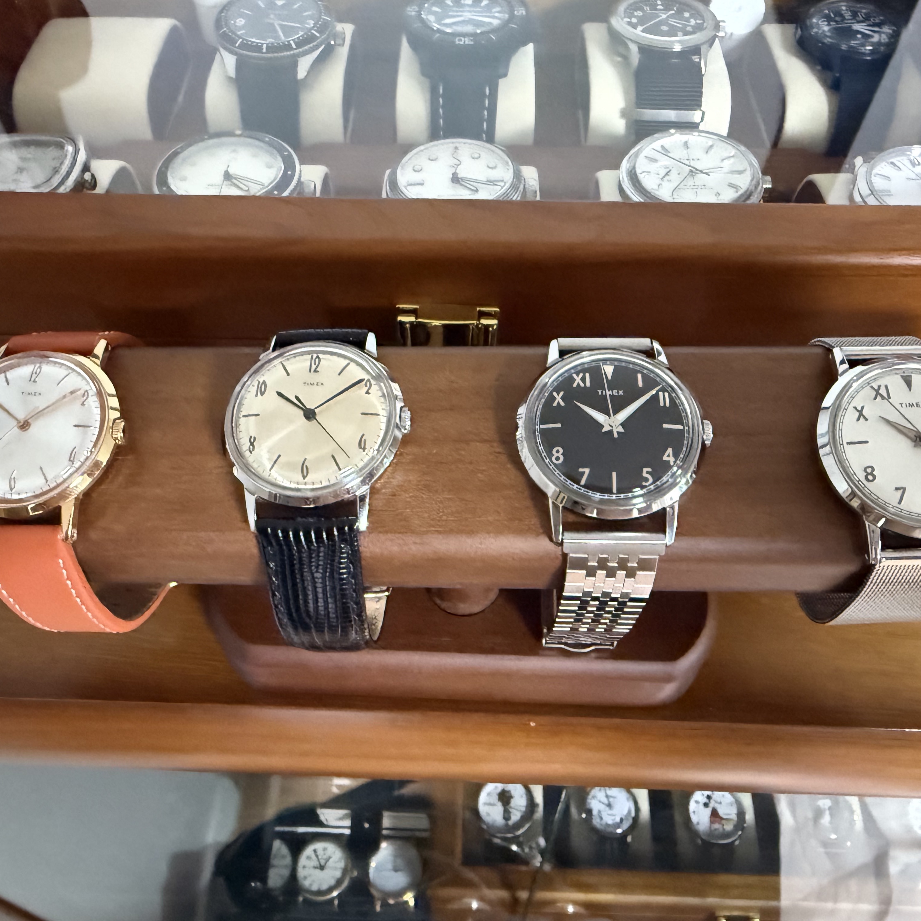Timex Marlin OG 34mm Leather Strap Watch Black Silver 착용 스타일 - 1