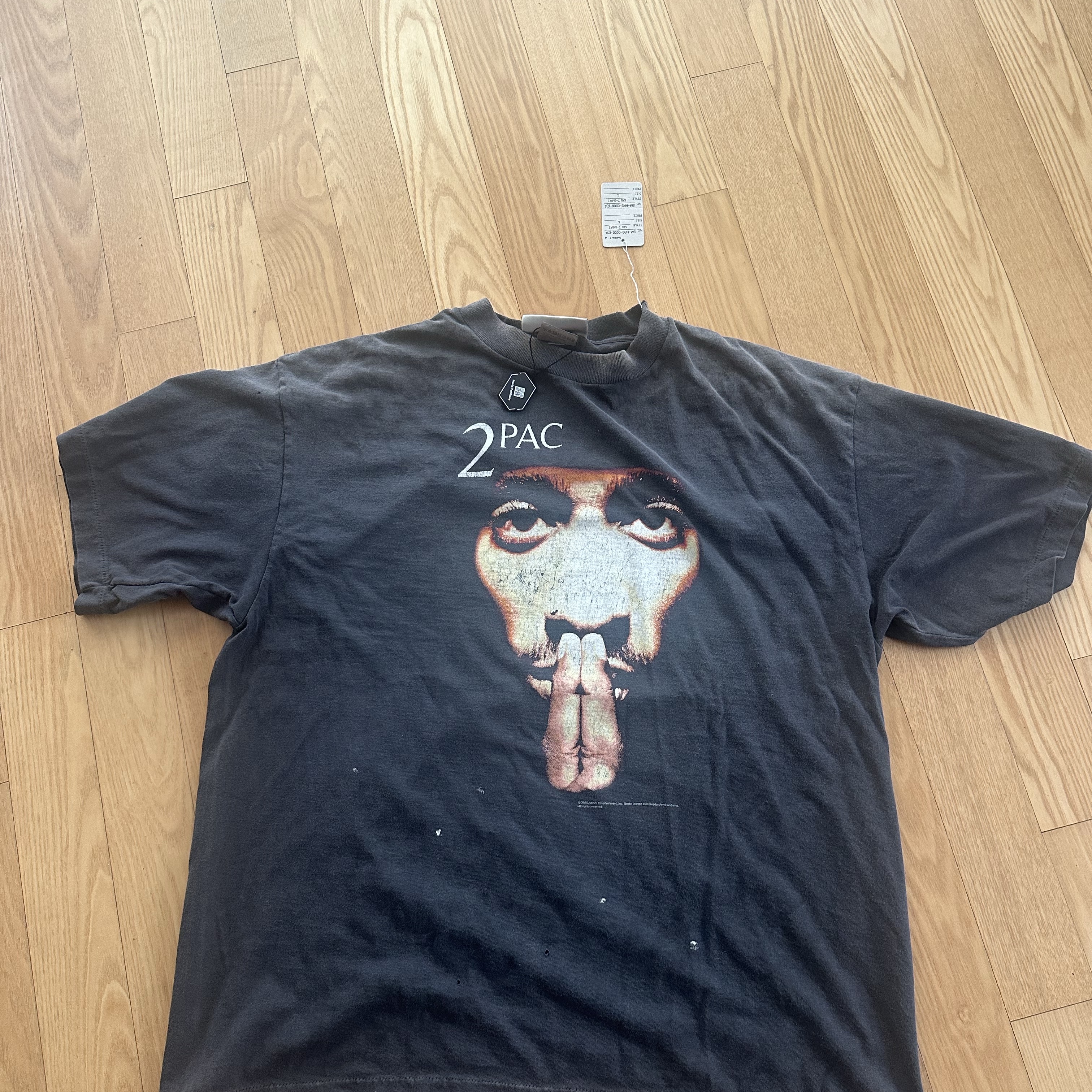Saint Mxxxxxx x 2Pac S/S T-Shirt Black - 25SS 착용 스타일 - 1