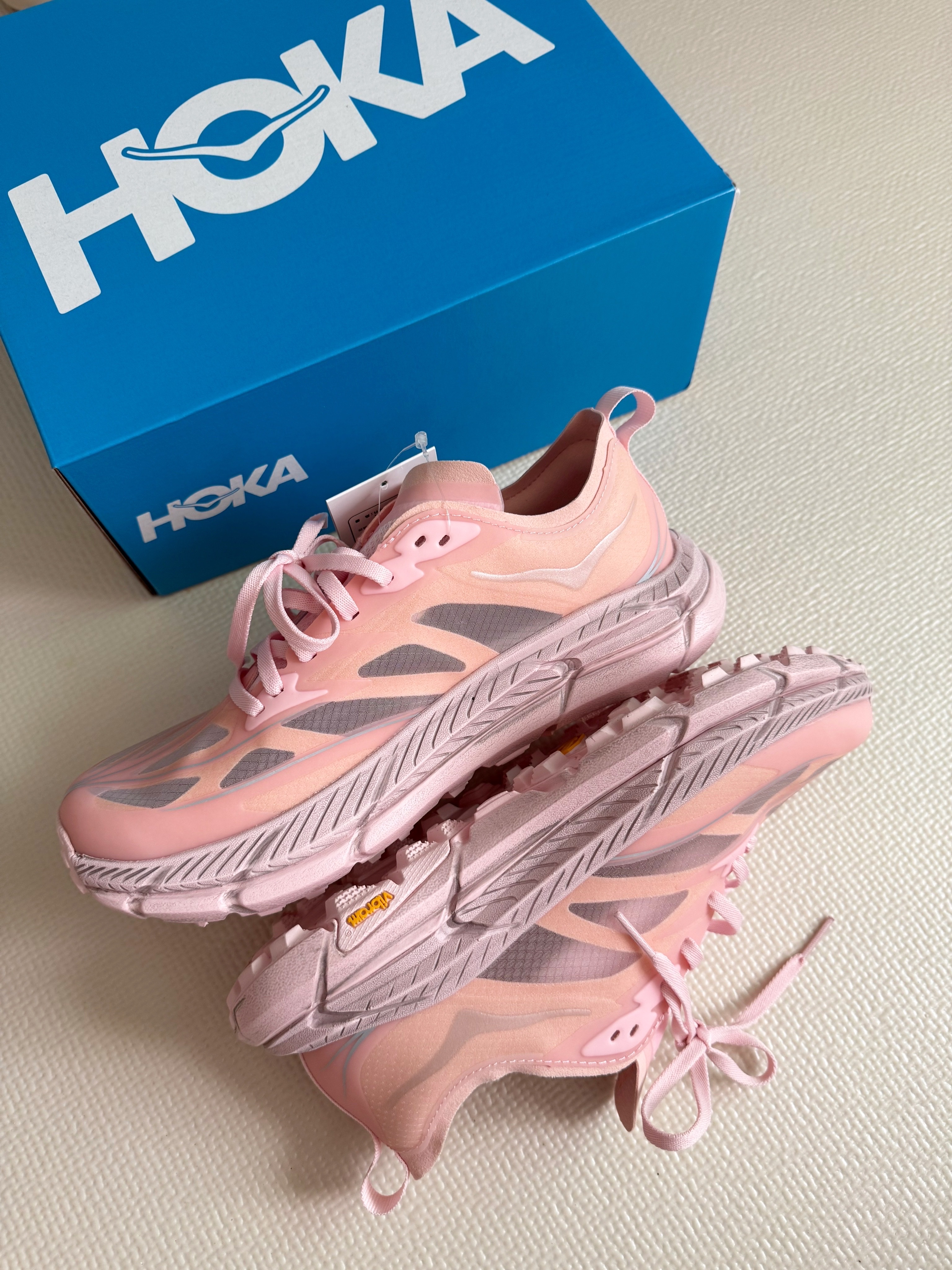 Hoka Mafate Speed 4 Lite Rose Tea Rose Latte 착용 스타일 - 3