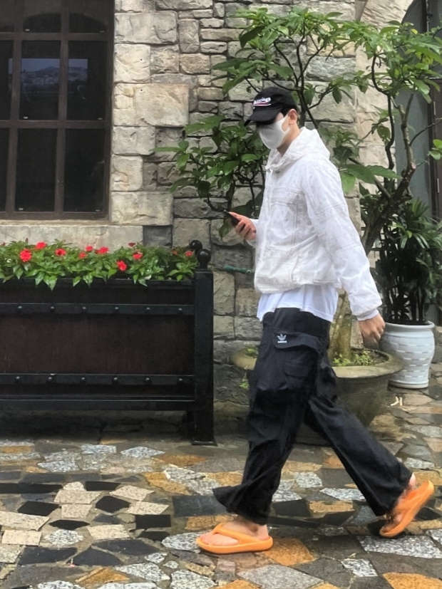 Adidas Cargo Pants Black - KR Sizing 착용 스타일 - 2